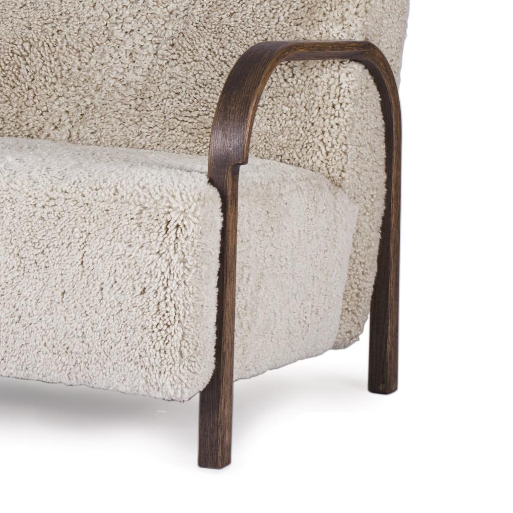 Postmoderne Canapé en peau de mouton Moonlight ARCH 2 Seater de Mazo Design en vente