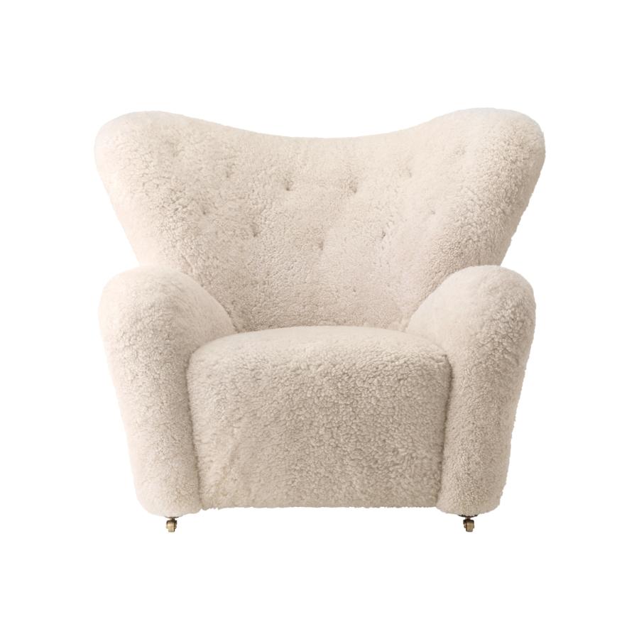 Moonlight sheepskin the tired man lounge chair by Lassen
Dimensions: W 102 x D 87 x H 88 cm 
Materials: Sheepskin

Flemming Lassen designed the overstuffed easy chair, The Tired Man, for The Copenhagen Cabinetmakers’ Guild Competition in 1935.