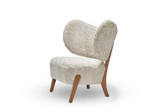 White Tmbo Lounge Chair in Oak and Moonlight Sheepskin Upholstery by Mazo Design