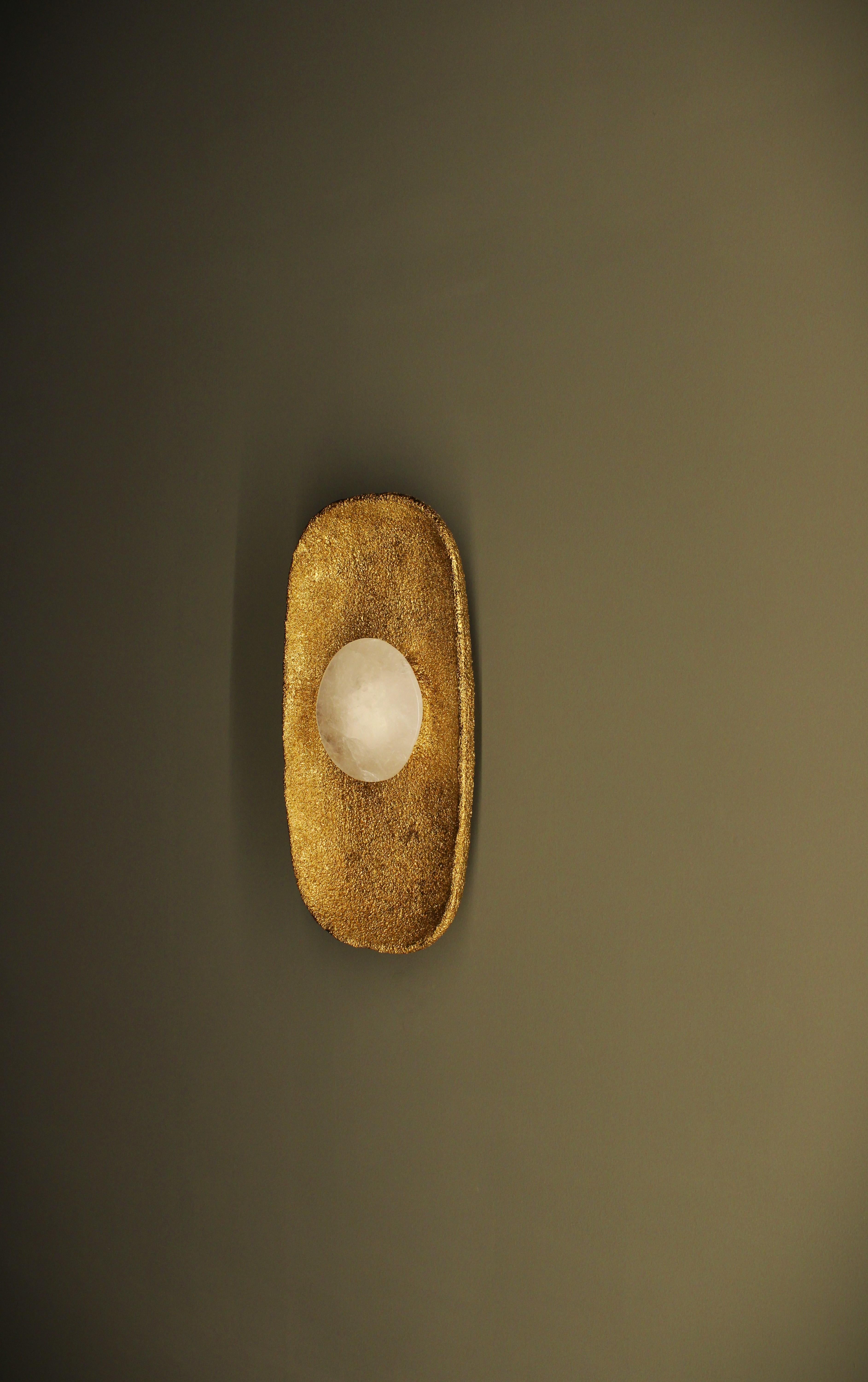 Moonlight Wall Sconce with White Quartz And Gold Patina Details by Aver In New Condition For Sale In Geneve, CH