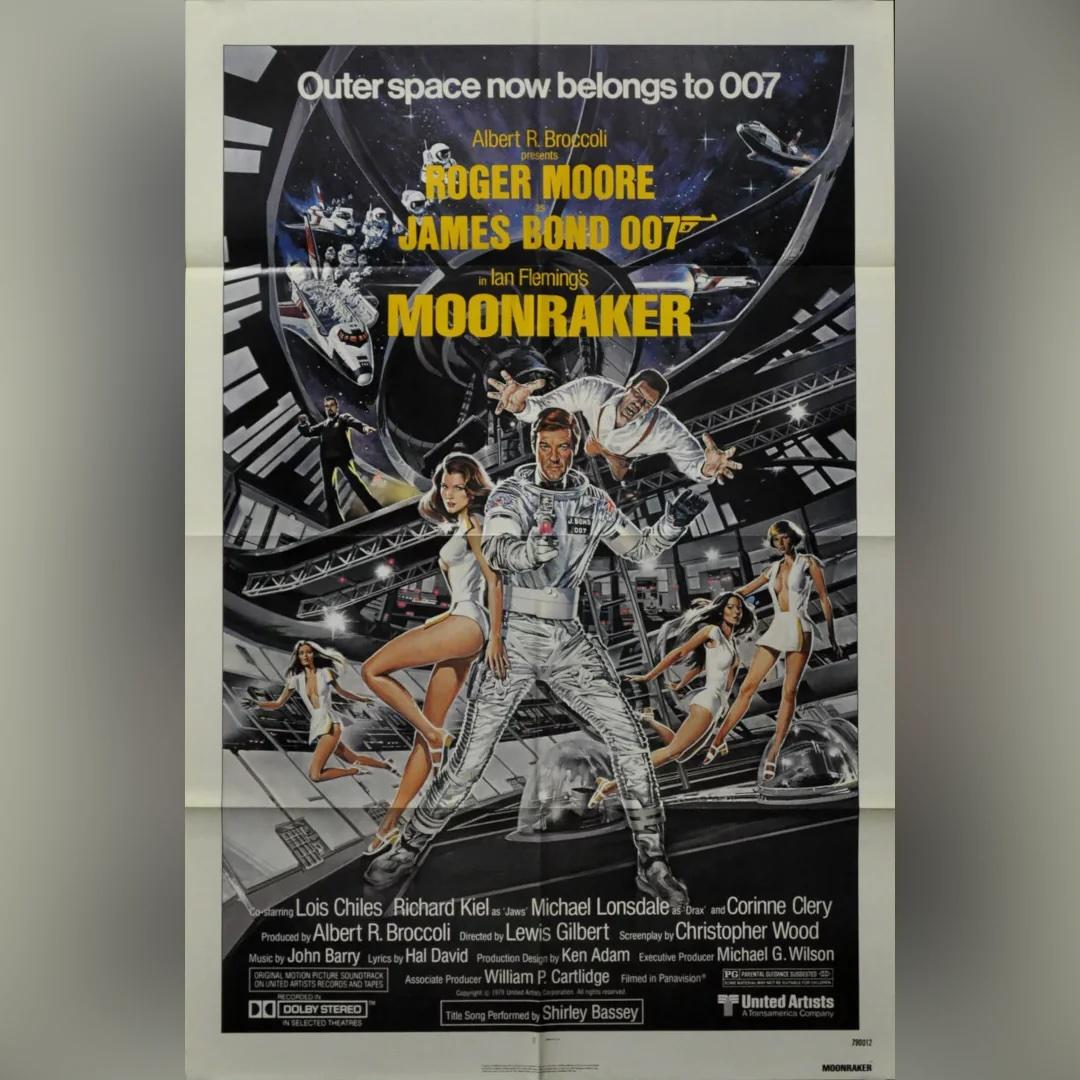 Moonraker (1979)
Original US One Sheet (27 X 41 Zoll)

Original Erstveröffentlichung 1979 US One Sheet Filmplakat, Hauptdesign. Moonraker war der 11. Film der Reihe und der vierte mit Roger Moore in der Hauptrolle. Ian Flemings Originalroman (1955