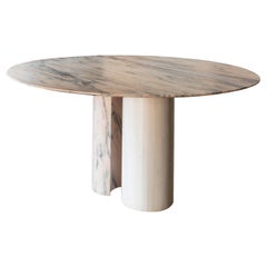 Table sculpturale Moons by on.Entropy, en marbre rose et blanc