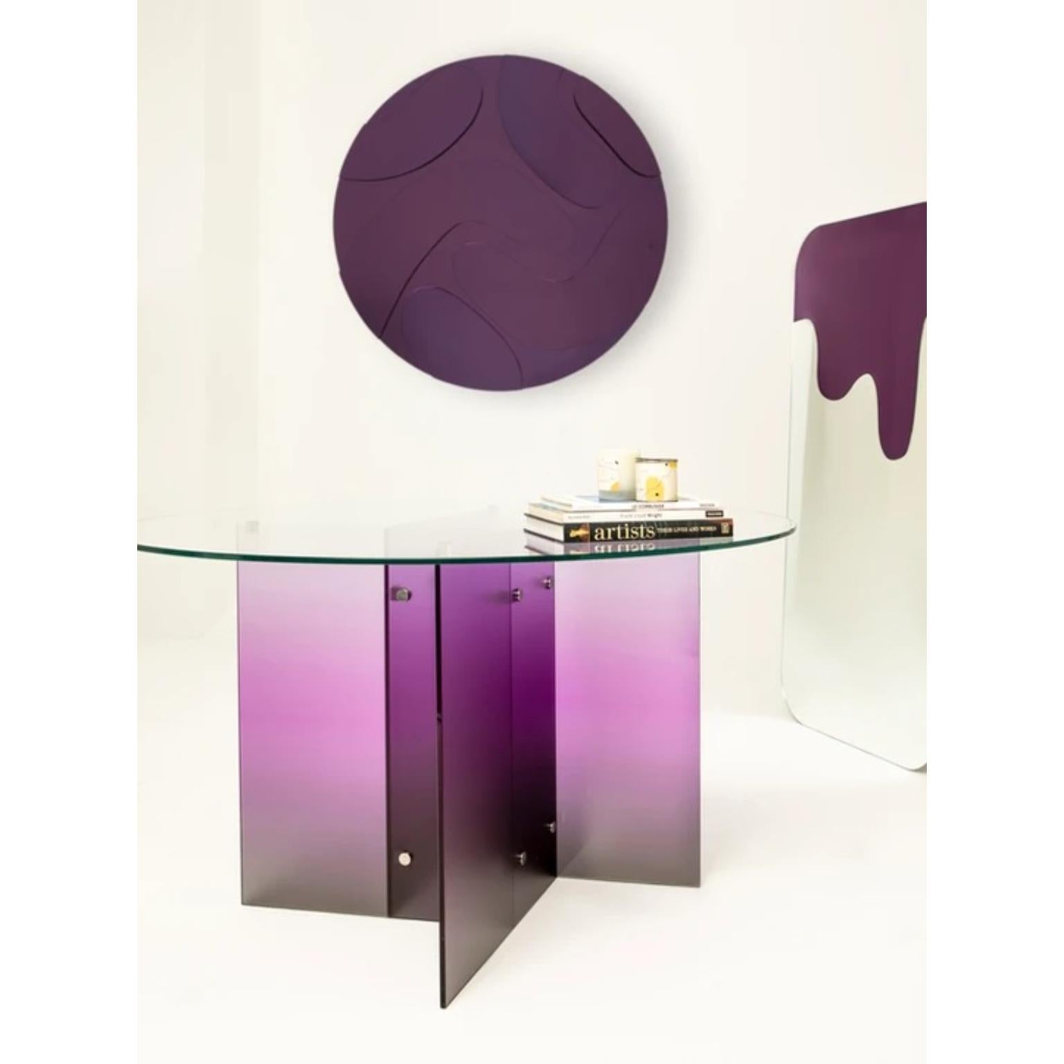 Specchio da parete Moonshine di Studio A Monsoleil
Dimensioni: Ø 100 cm.
Materiali: Specchio.

Siamo esseri complessi e profondamente stratificati, ma la società ci dà degli stereotipi noiosi. Non ci siamo limitati a un solo modo, siamo molto di