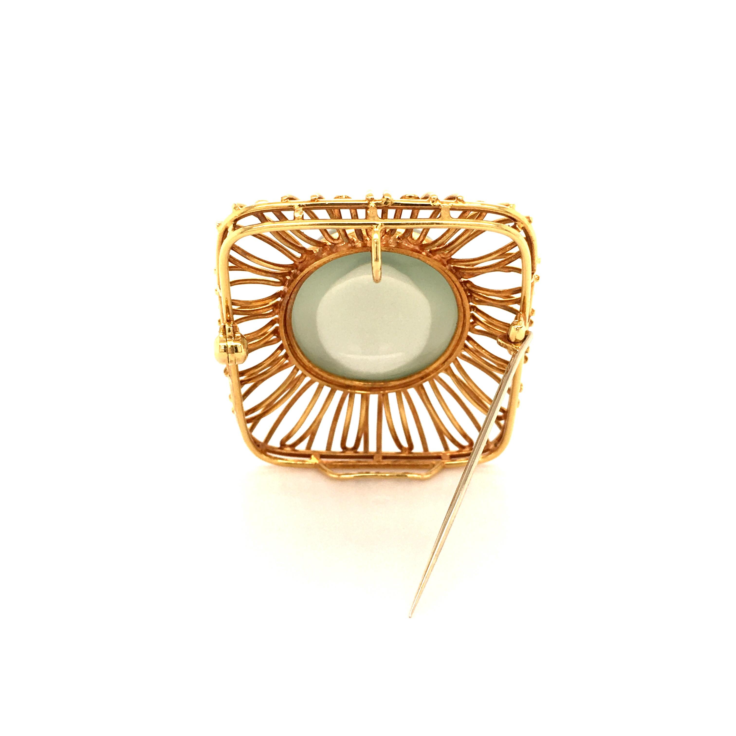 Moonstone 18 Karat Yellow Gold Brooch/Pendant In Excellent Condition In Lucerne, CH