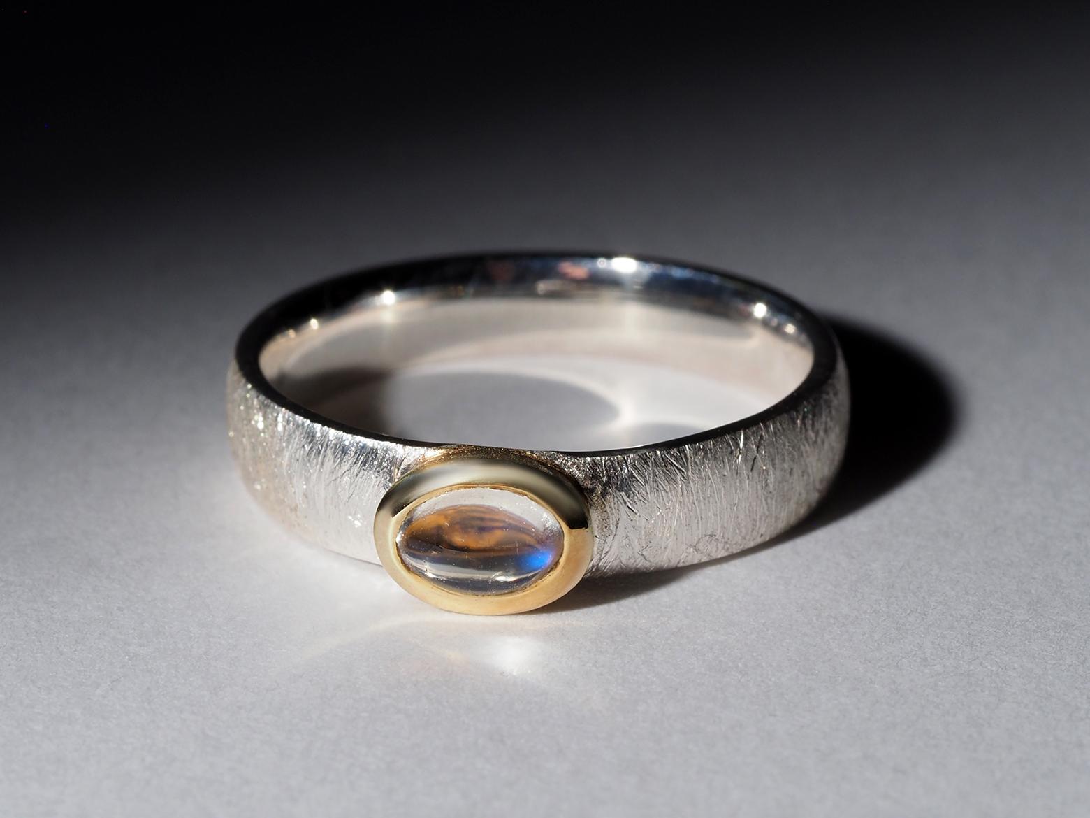 Artigiano Pietra di luna AAA+ Anello d'argento Pietra di luna naturale di alta qualità regalo per la moglie in vendita