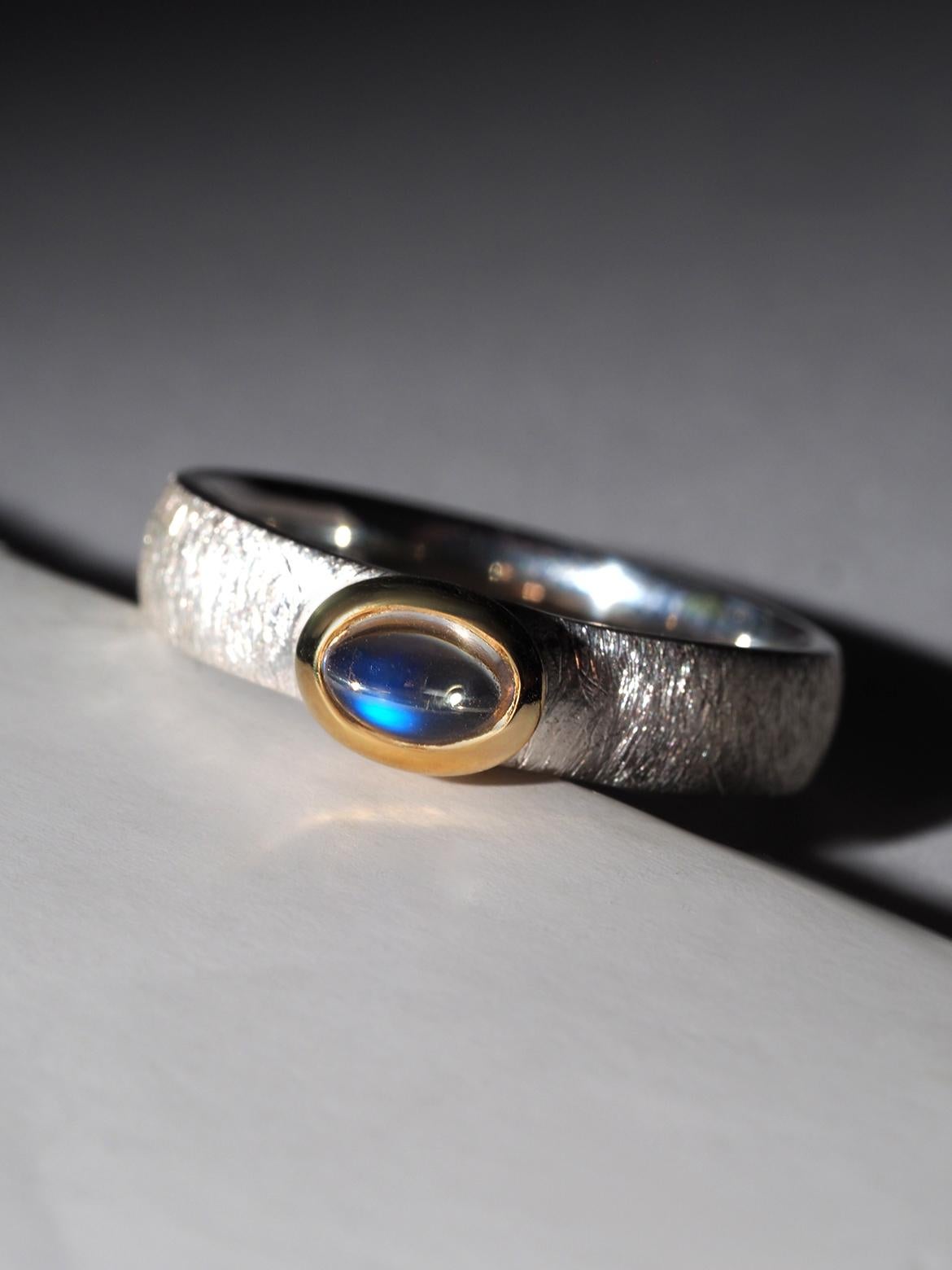 Taglio ovale Pietra di luna AAA+ Anello d'argento Pietra di luna naturale di alta qualità regalo per la moglie in vendita