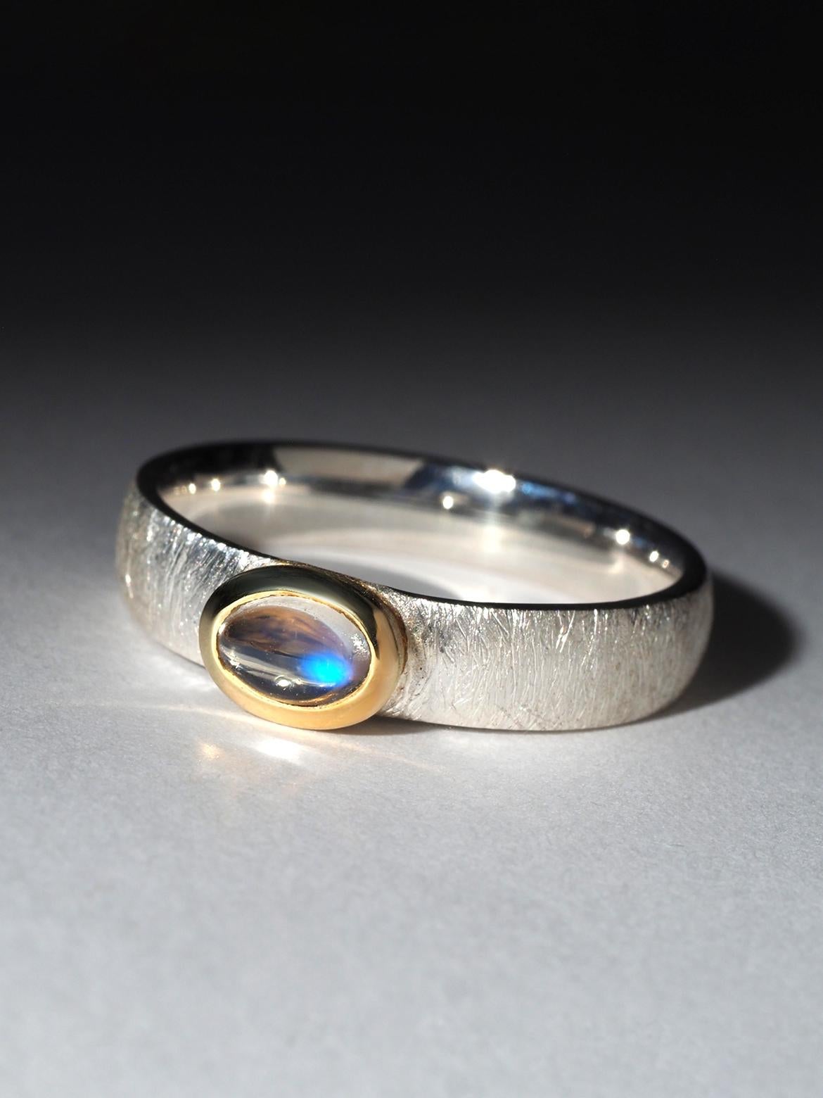 Pietra di luna AAA+ Anello d'argento Pietra di luna naturale di alta qualità regalo per la moglie in vendita 1