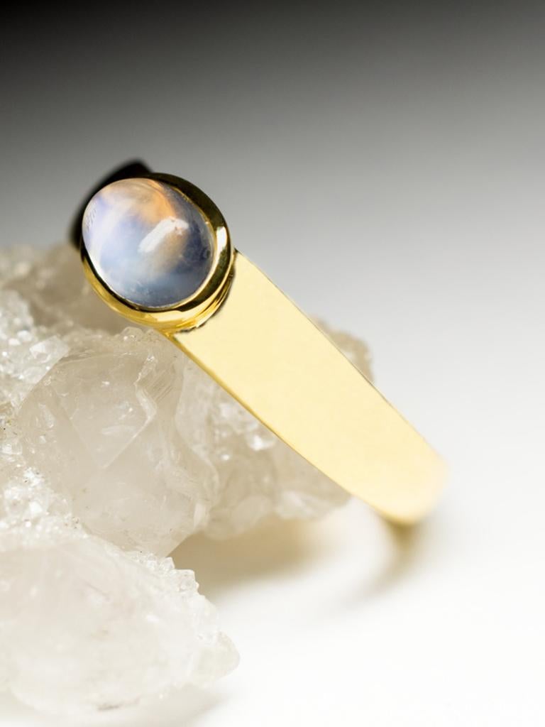 Women's or Men's Moonstone Adularia Gold Ring Pearly White Cabochon Stone For Sale
