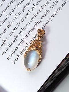 Moonstone Adularia Yellow Gold Pendant White Oval Cabochon Unisex