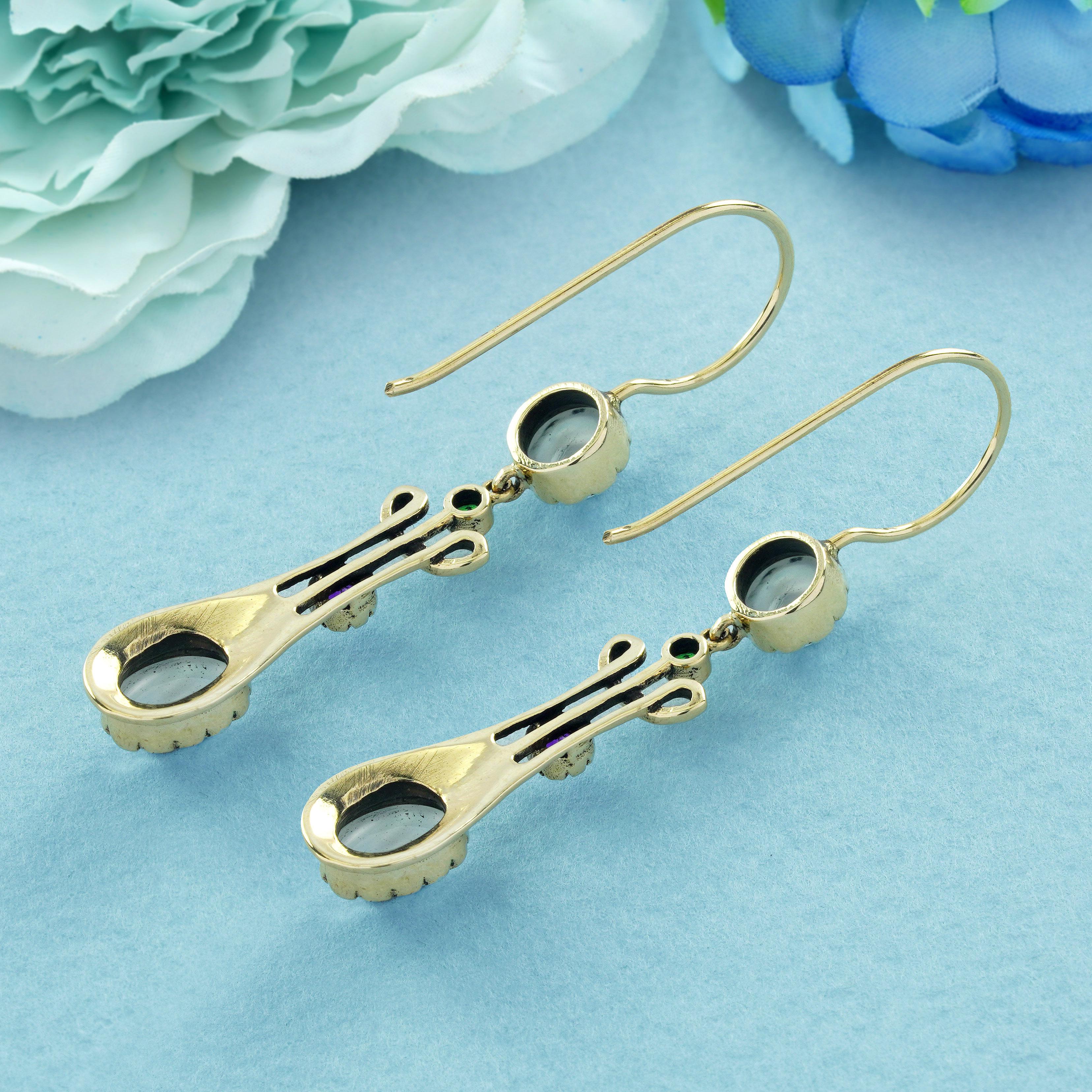 Taille ronde Boucles d'oreilles pendantes en or jaune 9K avec améthyste et tsavorite (Moonstone) en vente