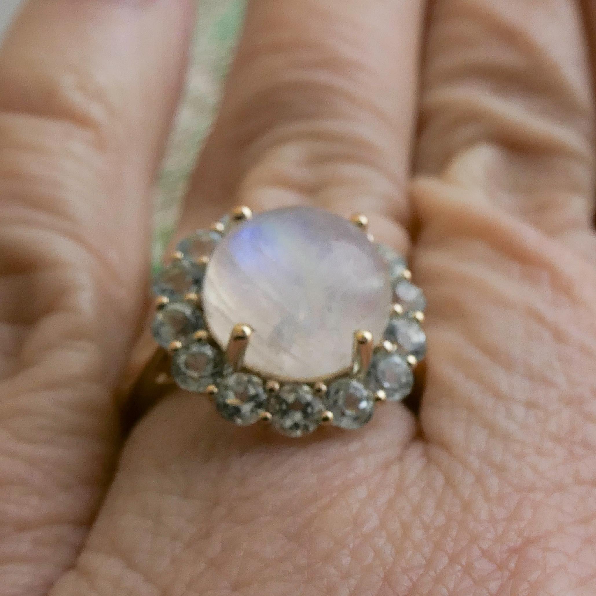 Pierre de lune et topaze bleue or jaune 14 carats  Bague taille 7 en vente 8