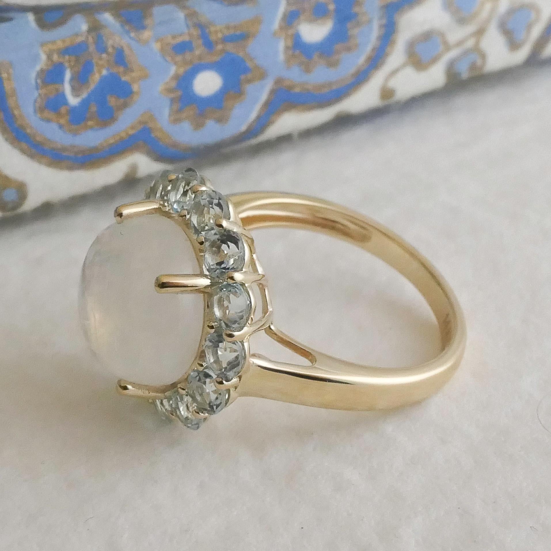 Pierre de lune et topaze bleue or jaune 14 carats  Bague taille 7 en vente 1