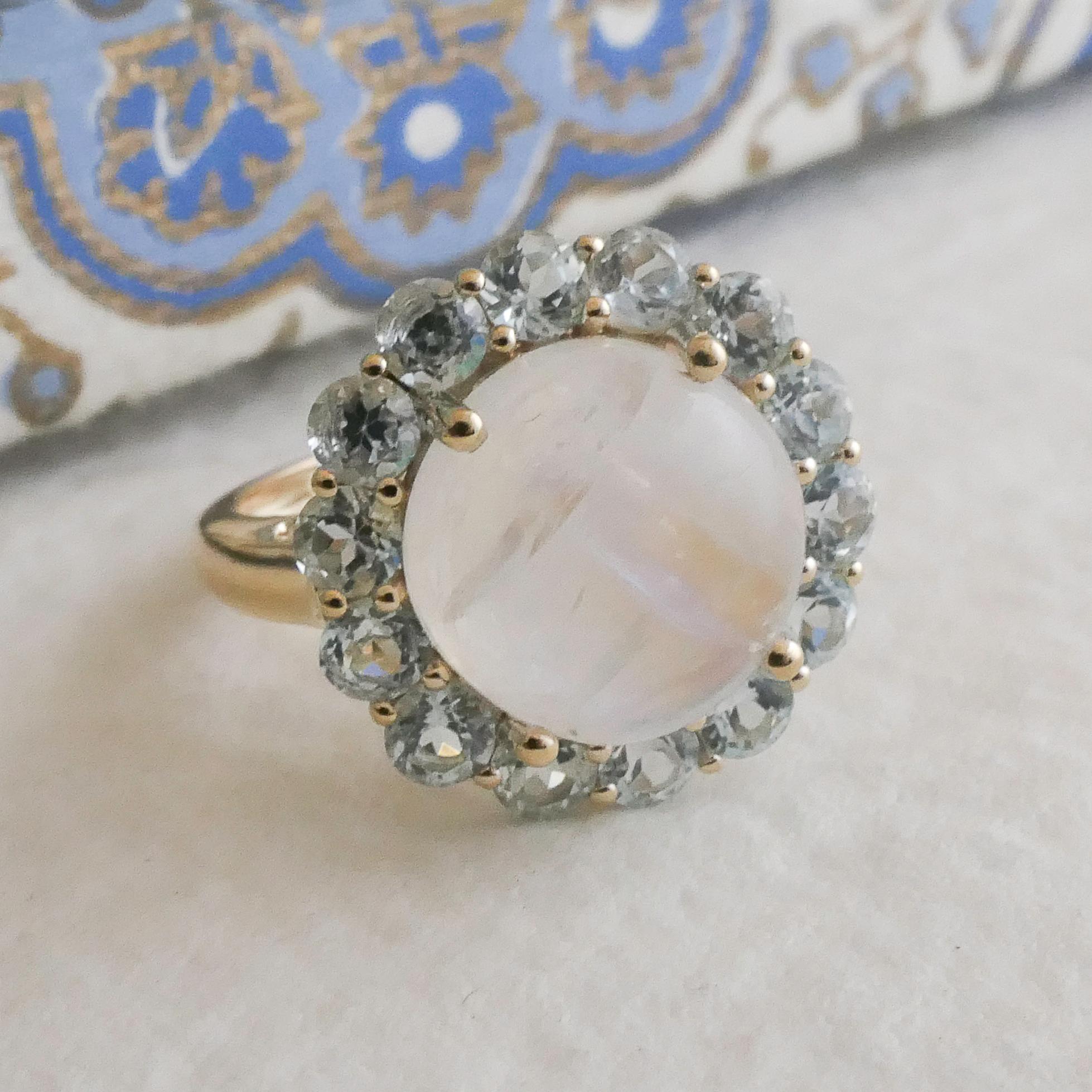 Pierre de lune et topaze bleue or jaune 14 carats  Bague taille 7 en vente 2