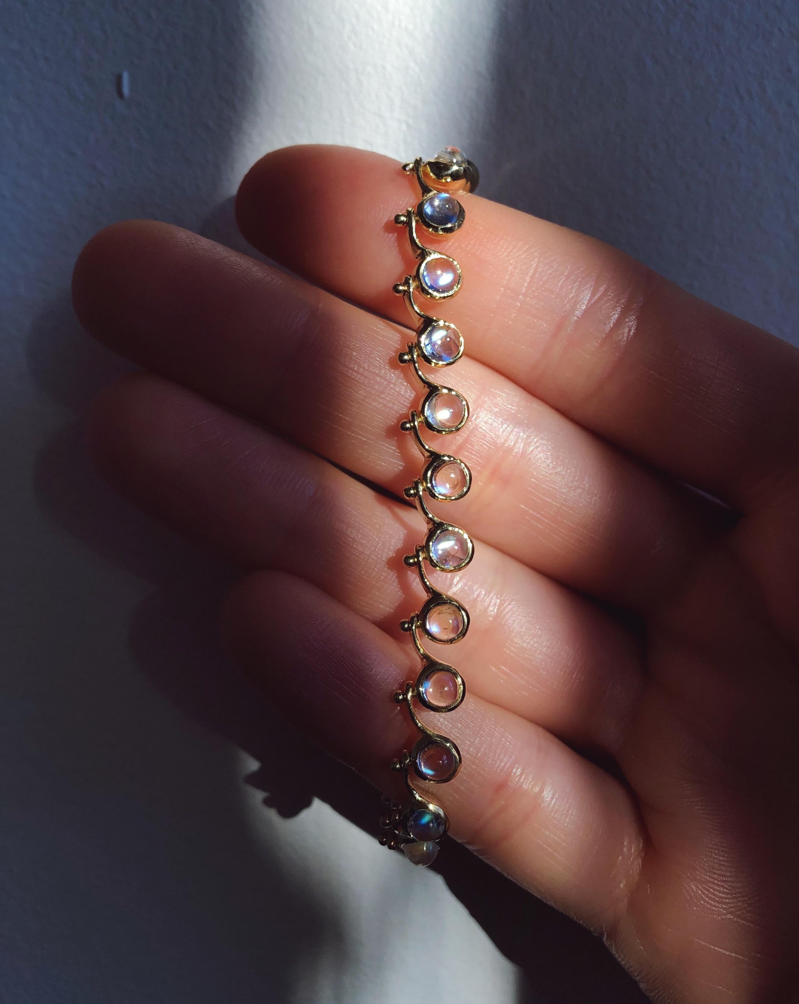 Round Cut Moonstone and Gold Bracelet For Sale