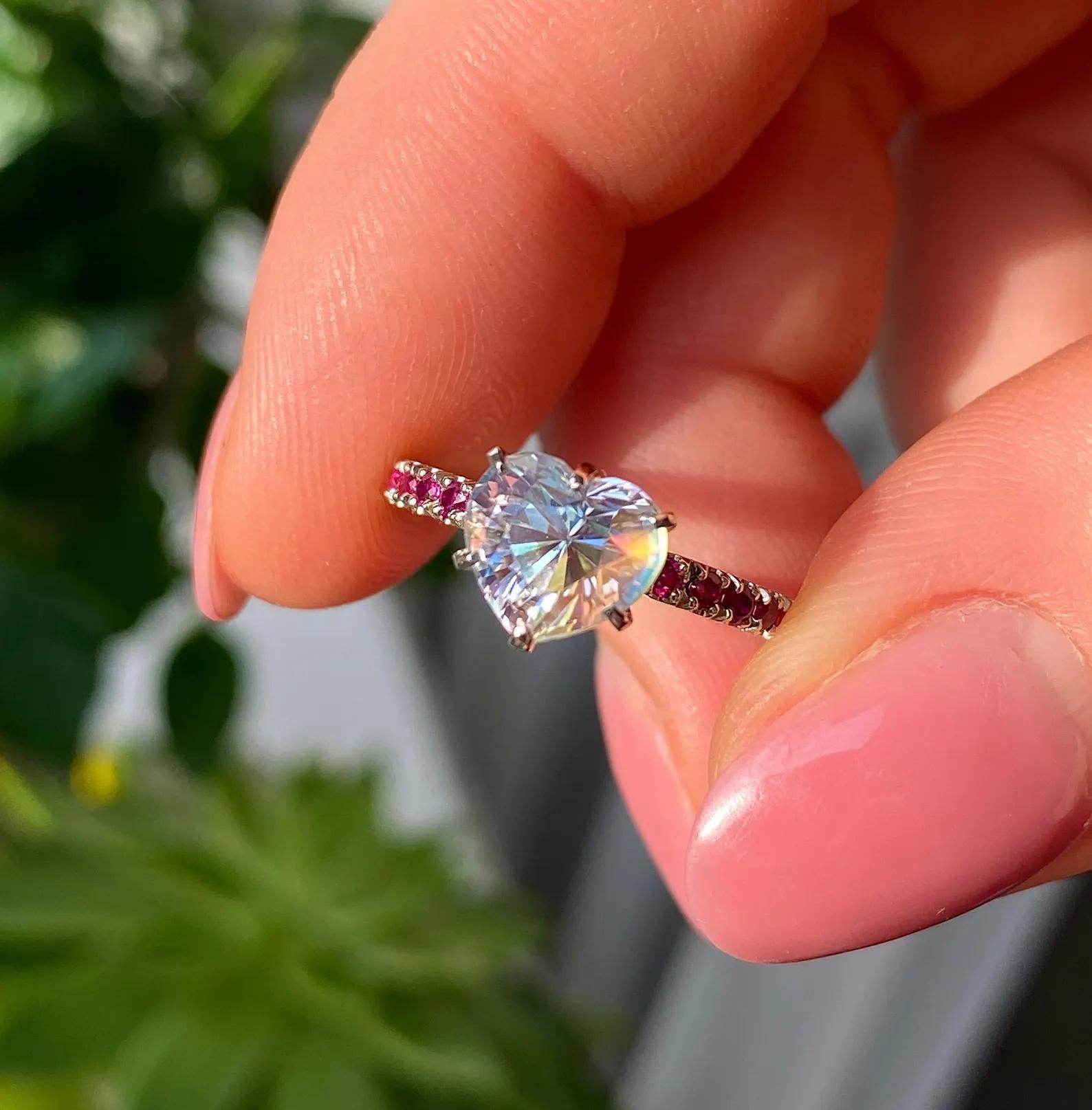 Bague en or blanc 14 carats, pierre de lune et rubis, 7US, certifié en vente 5