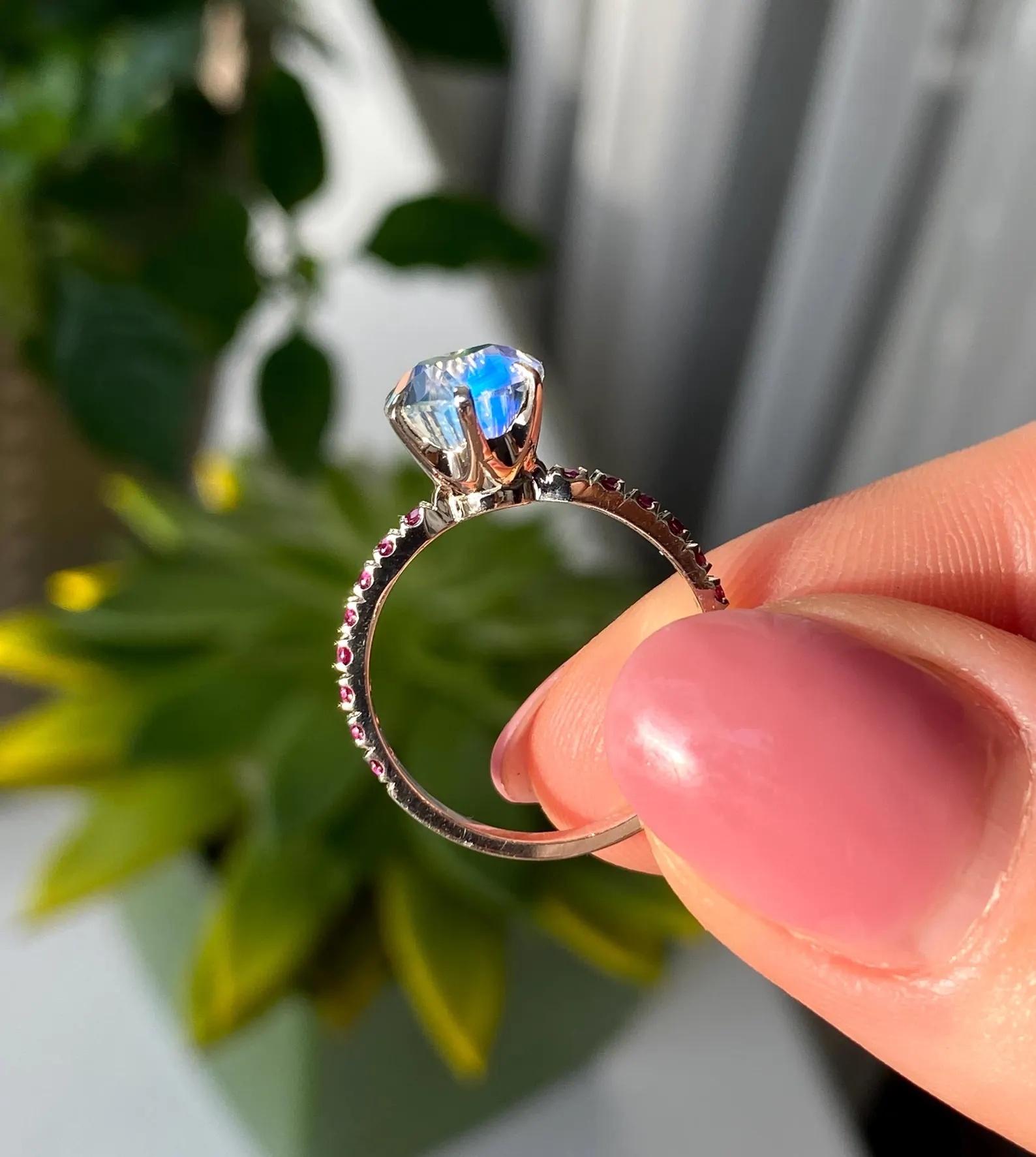 Bague en or blanc 14 carats, pierre de lune et rubis, 7US, certifié Pour femmes en vente