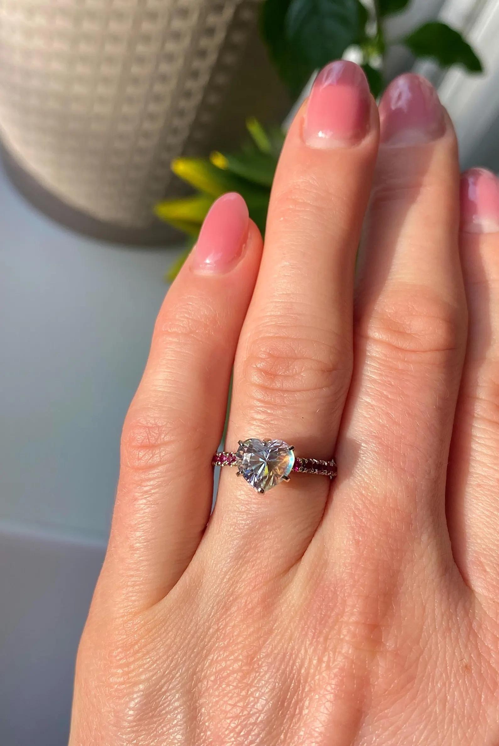 Bague en or blanc 14 carats, pierre de lune et rubis, 7US, certifié en vente 3