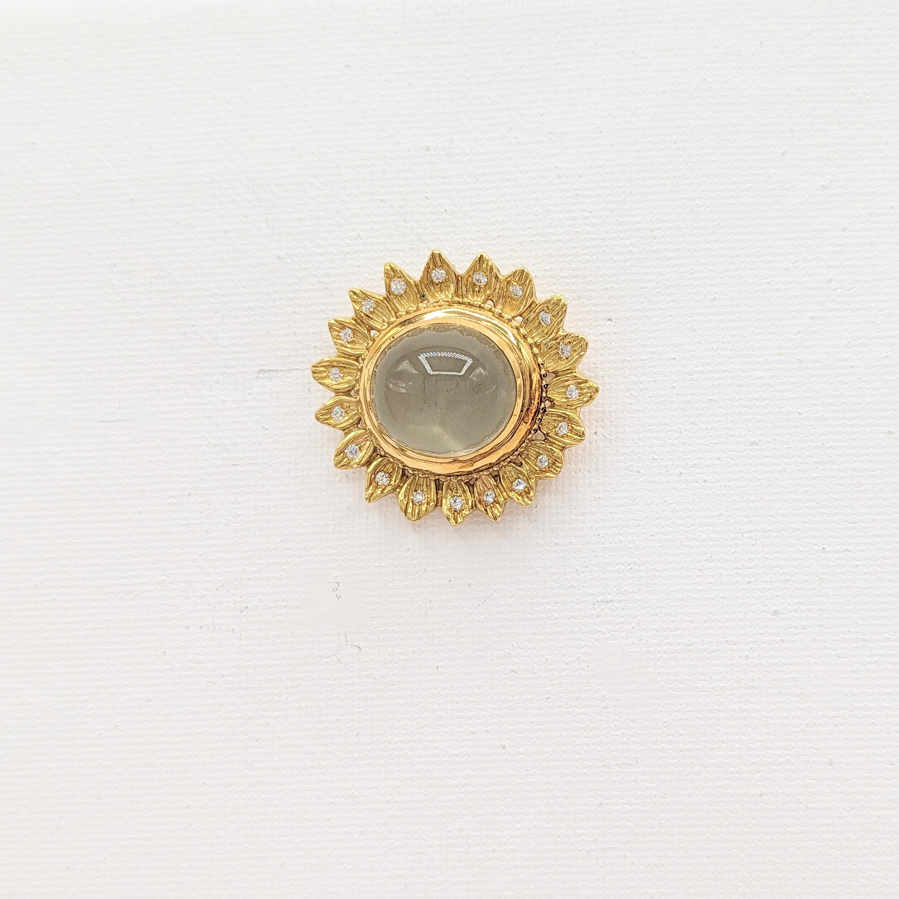 Moonstone and White Diamond Brooch in 18K Yellow Gold In New Condition For Sale In Los Angeles, CA