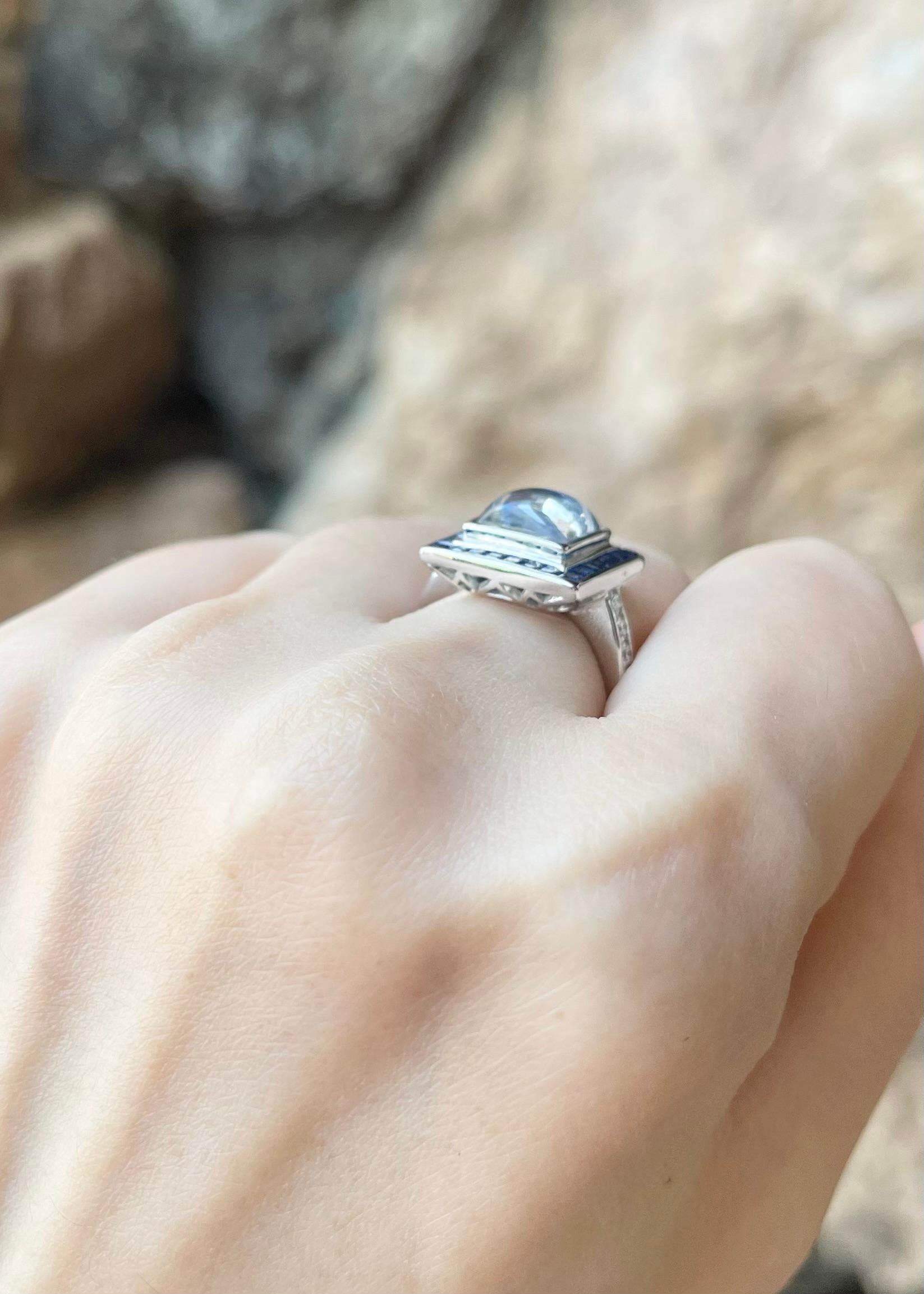 Ring mit Mondstein, blauem Saphir und Diamant in 18 Karat Weißgold Fassungen Damen im Angebot