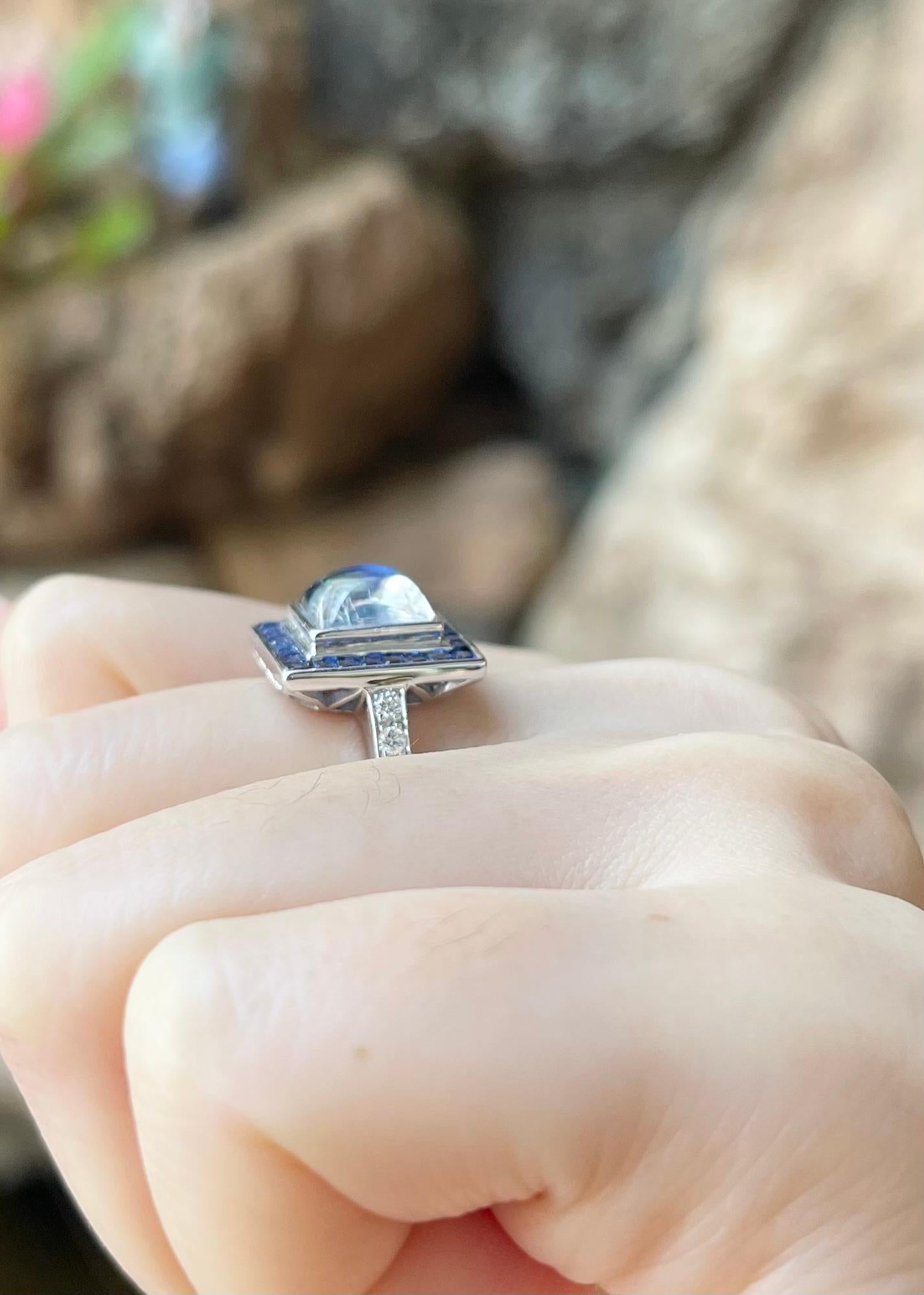 Ring mit Mondstein, blauem Saphir und Diamant in 18 Karat Weißgold Fassungen im Angebot 1