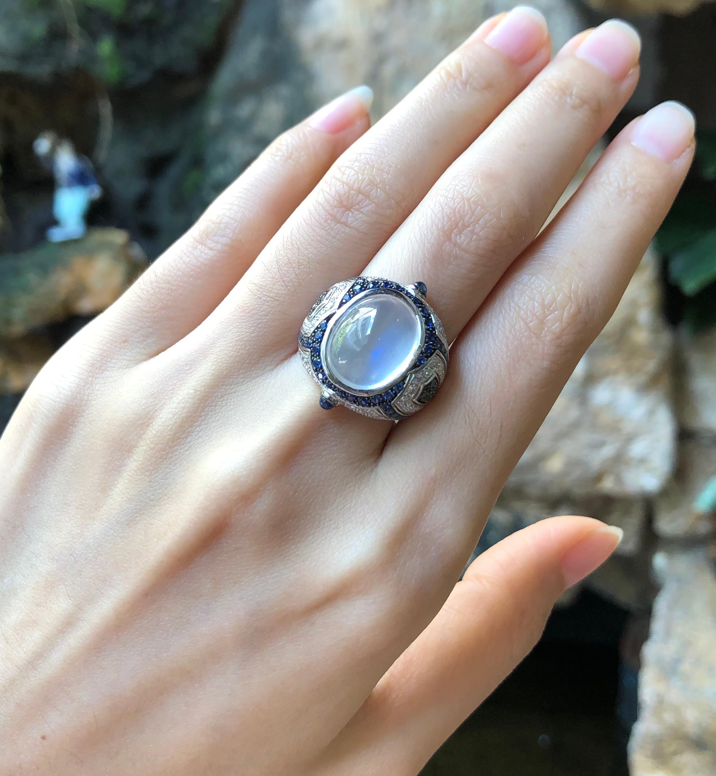 Bague en or blanc 18 carats avec pierre de lune, saphir bleu, diamant et diamant noir Unisexe en vente