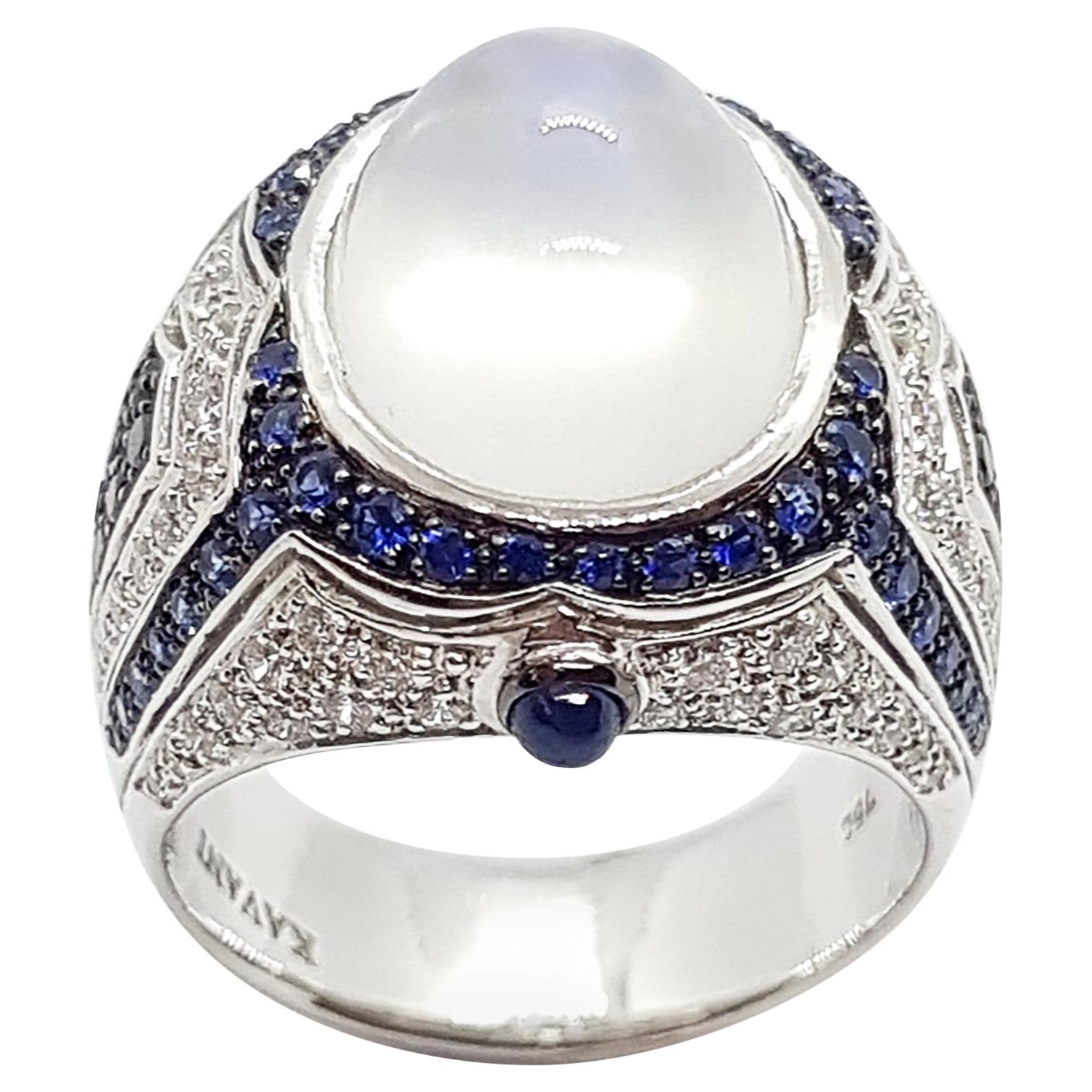 Bague en or blanc 18 carats avec pierre de lune, saphir bleu, diamant et diamant noir en vente