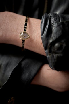 Pulsera de piedra lunar, brazalete esmaltado en negro, corazón de oro con diamantes, J Dauphin