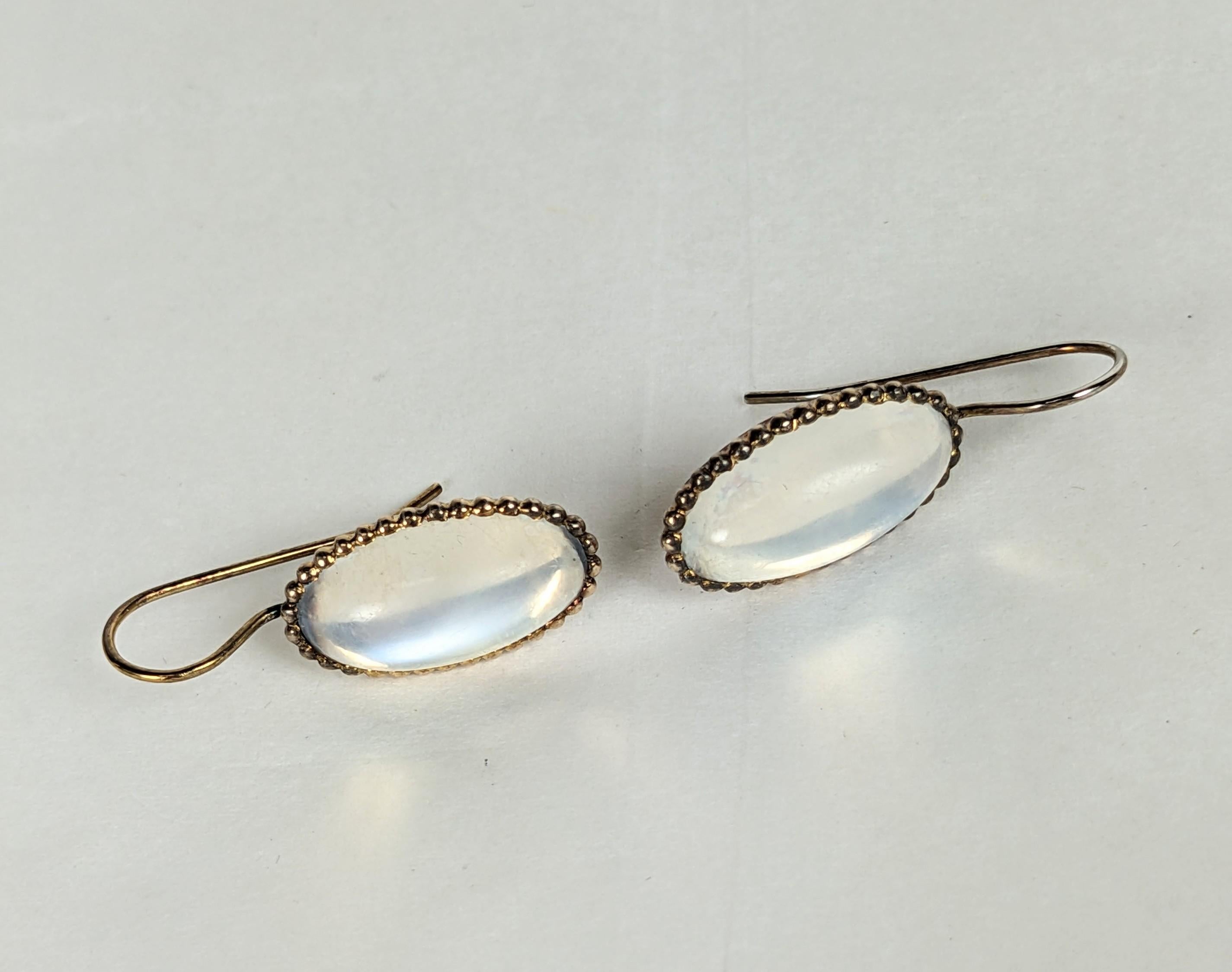 Orecchini ovali con cabochon di pietra di luna In condizioni buone in vendita a New York, NY