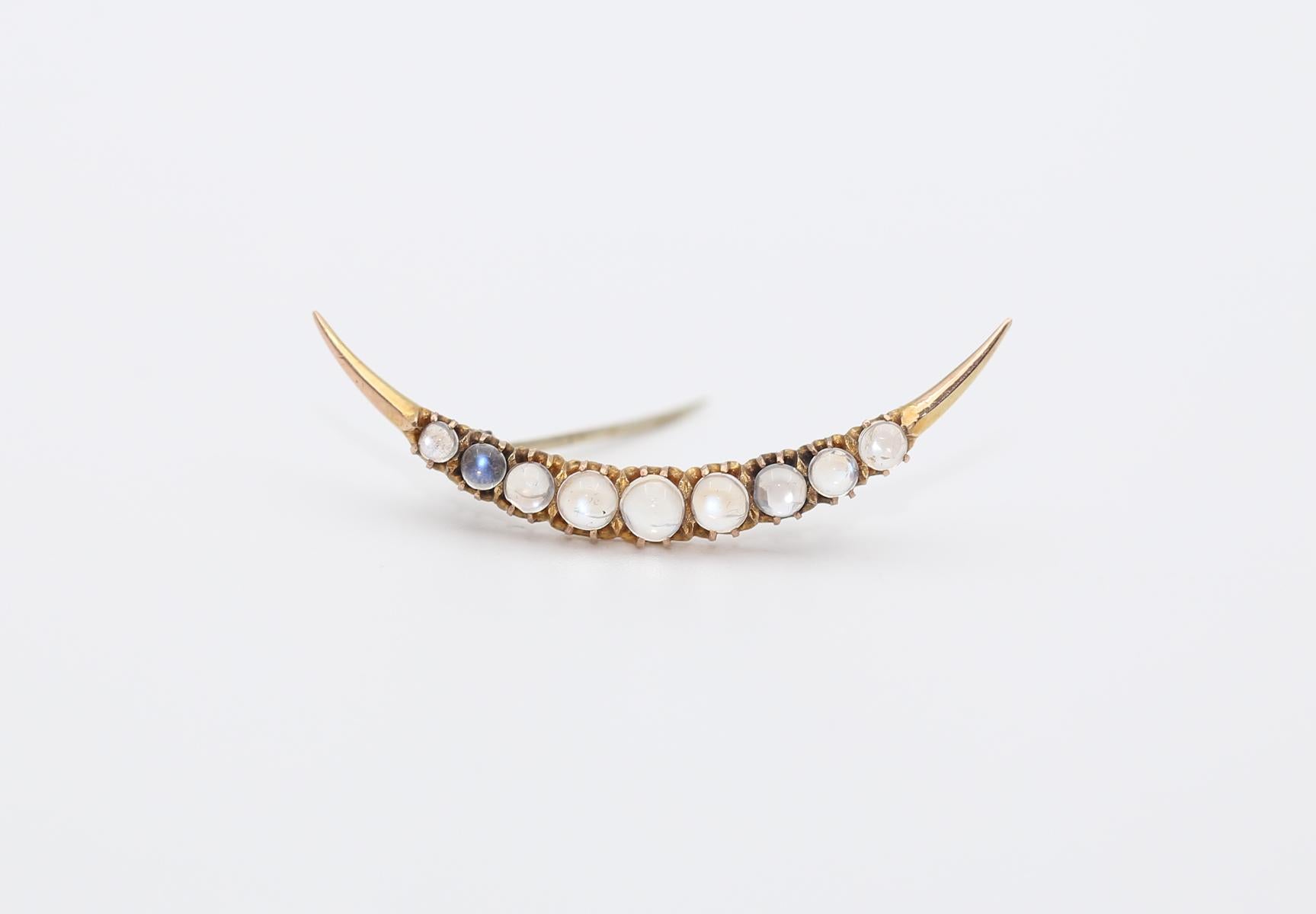 Moonstone Crescent Moon Brooch Yellow Gold, 1900

Antique Moonstone Crescent Moon brooch in yellow gold, designed as a crescent moon set with a row of round cabochon moonstones, no assay marks, 4.5cm, 2.6g.

The color of the stones is just wonderful