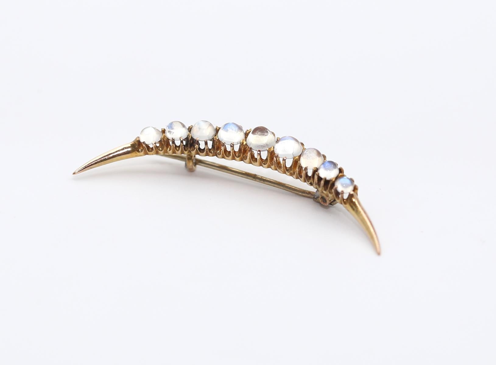 Moonstone Crescent Moon Brooch Yellow Gold, 1900 For Sale 1