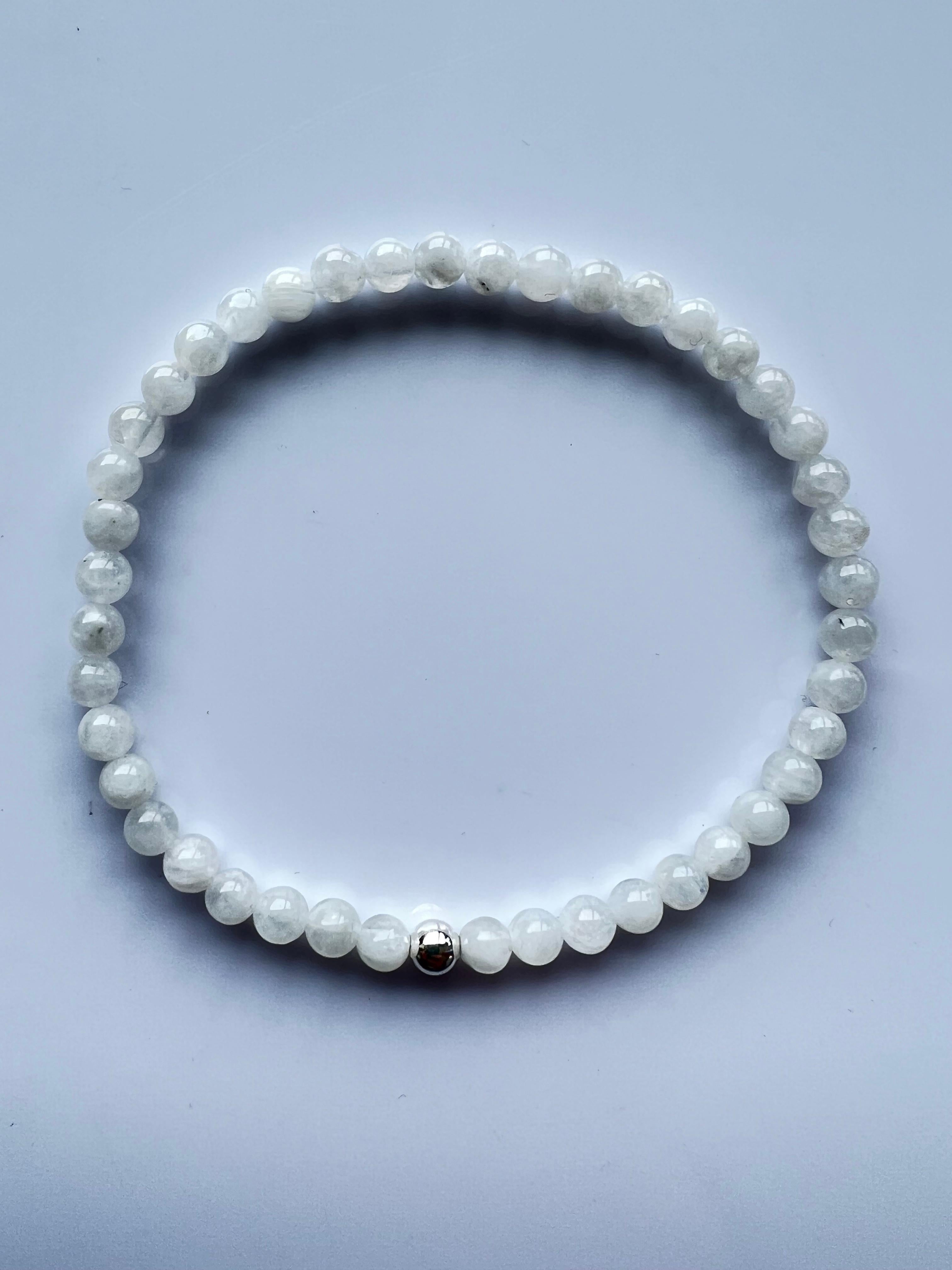 Mondstein Crown Chakra Perlen-Armband Natürlicher Halbedelstein Silber (Rundschliff) im Angebot