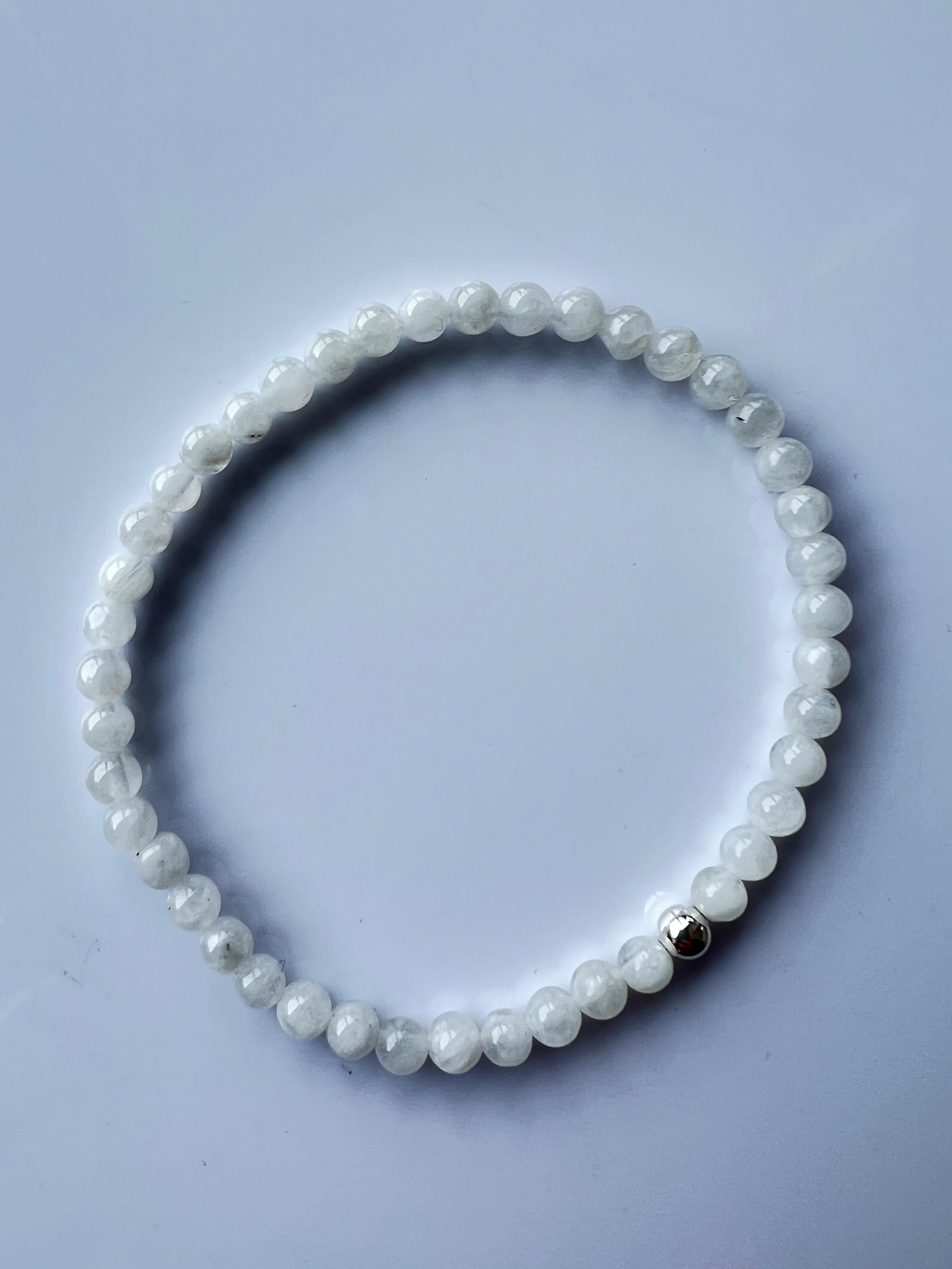 Mondstein Crown Chakra Perlen-Armband Natürlicher Halbedelstein Silber im Angebot 1