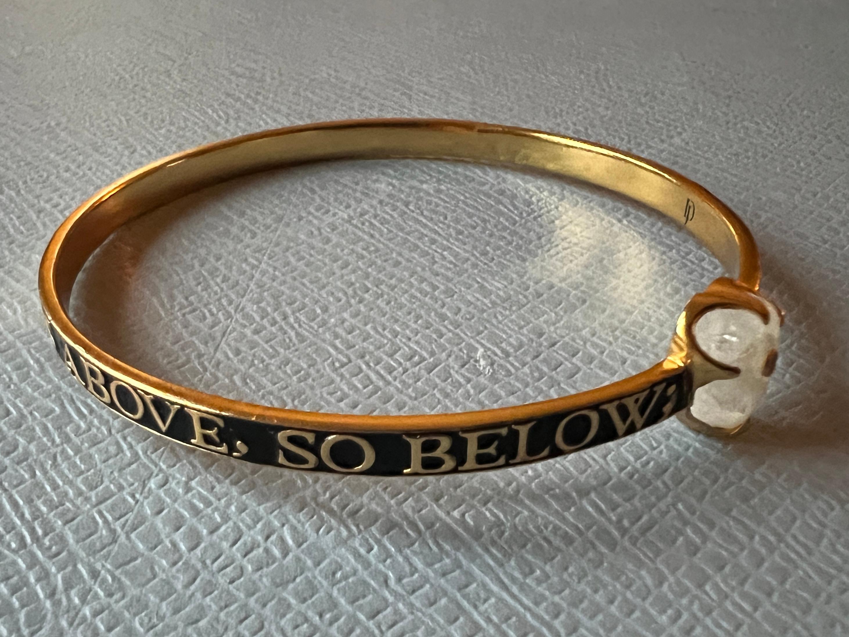 Bracciale con diamanti in pietra di luna Bracciale con cuore in smalto nero In condizioni Nuovo in vendita a Los Angeles, CA