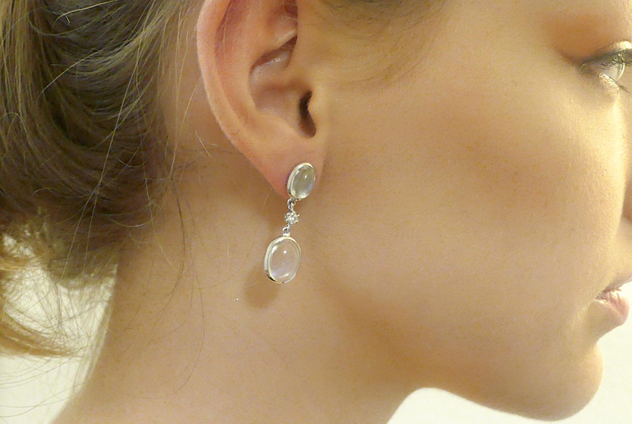 Moonstone Diamond White Gold 18 Karat Dangle Earrings In New Condition For Sale In Wiesbaden, DE