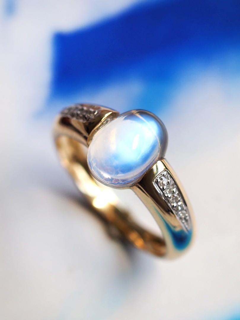 Women's or Men's Moonstone Diamonds Yellow Gold Ring Oval Cabochon LGBTQ Engagement Classic Style