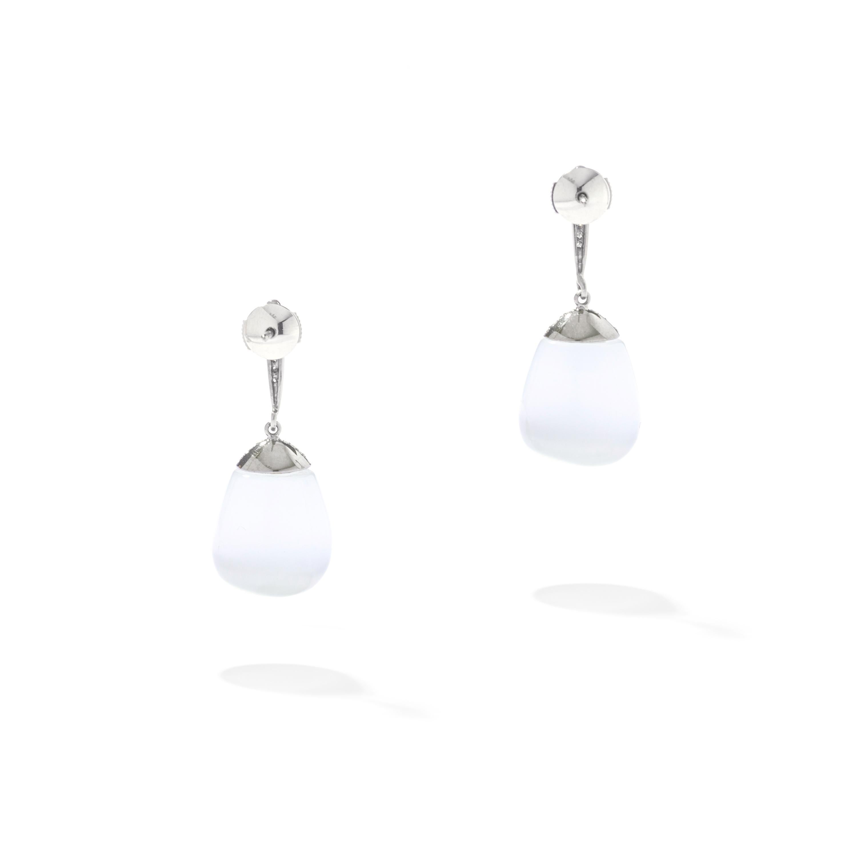 MoonStone Drops on Diamond and Blacken Gold Ear Pendants Earrings In Excellent Condition For Sale In Geneva, CH