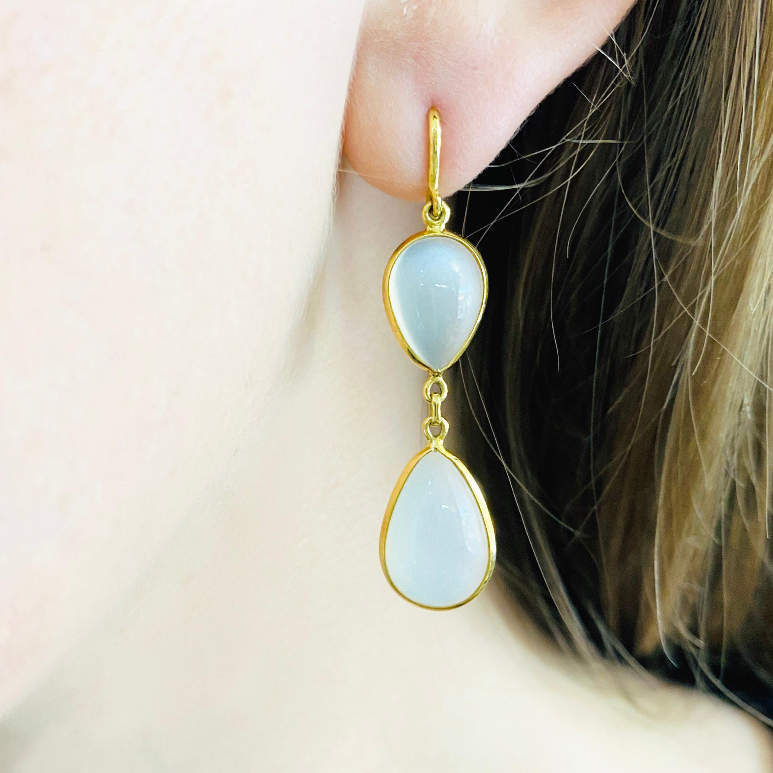 These stunning moonstone 18k yellow gold dangle earrings provide a look that is both trendy and classic. These earrings are a great staple to add to your collection, and can be worn with both casual and formal wear.  These earrings would make the