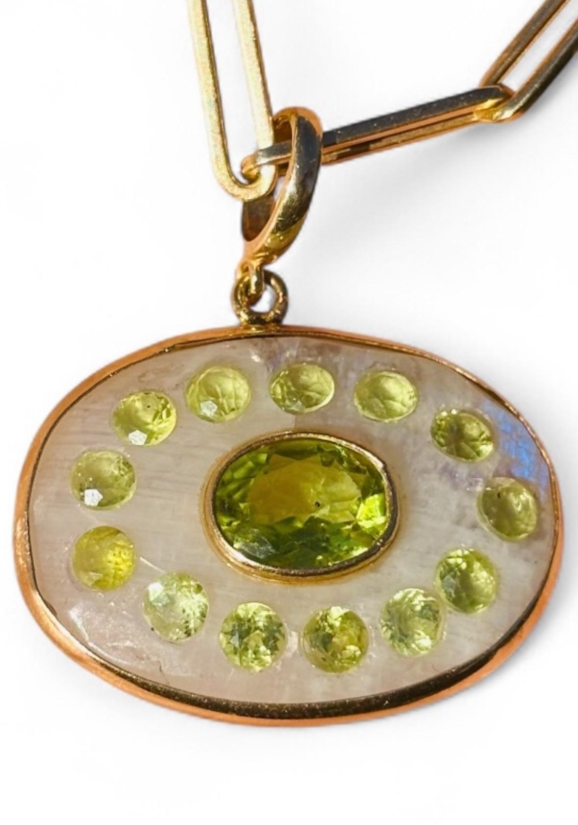 Malocchio in pietra di luna con peridoto e oro 14k in vendita 6