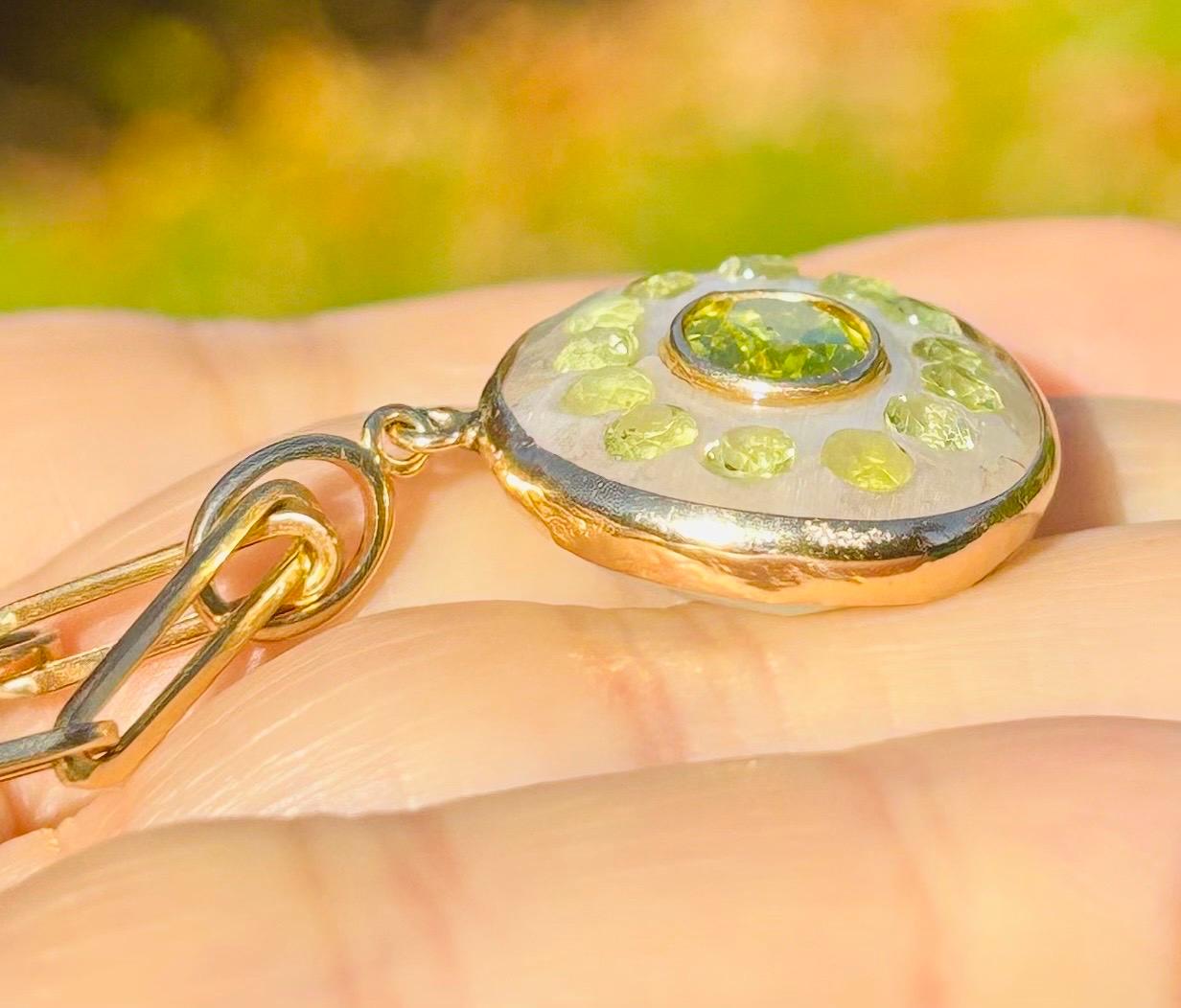 Malocchio in pietra di luna con peridoto e oro 14k In condizioni Nuovo in vendita a New York, NY