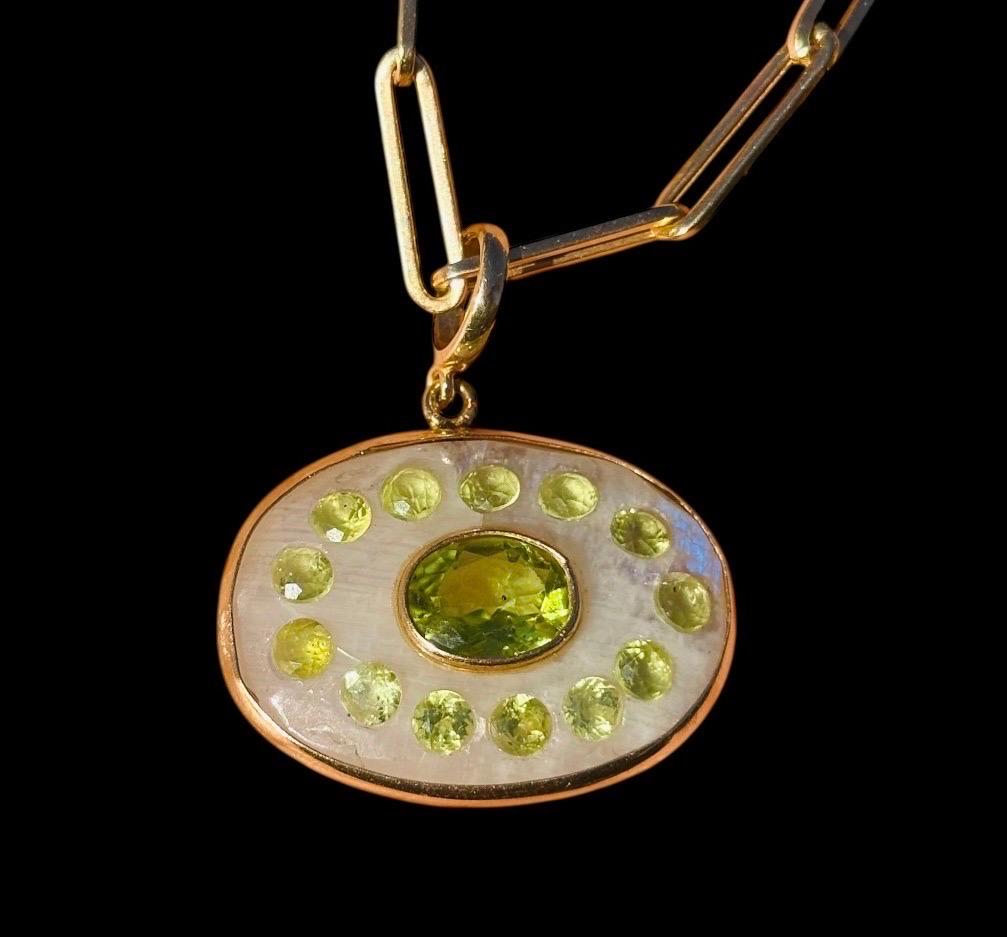 Malocchio in pietra di luna con peridoto e oro 14k in vendita 5