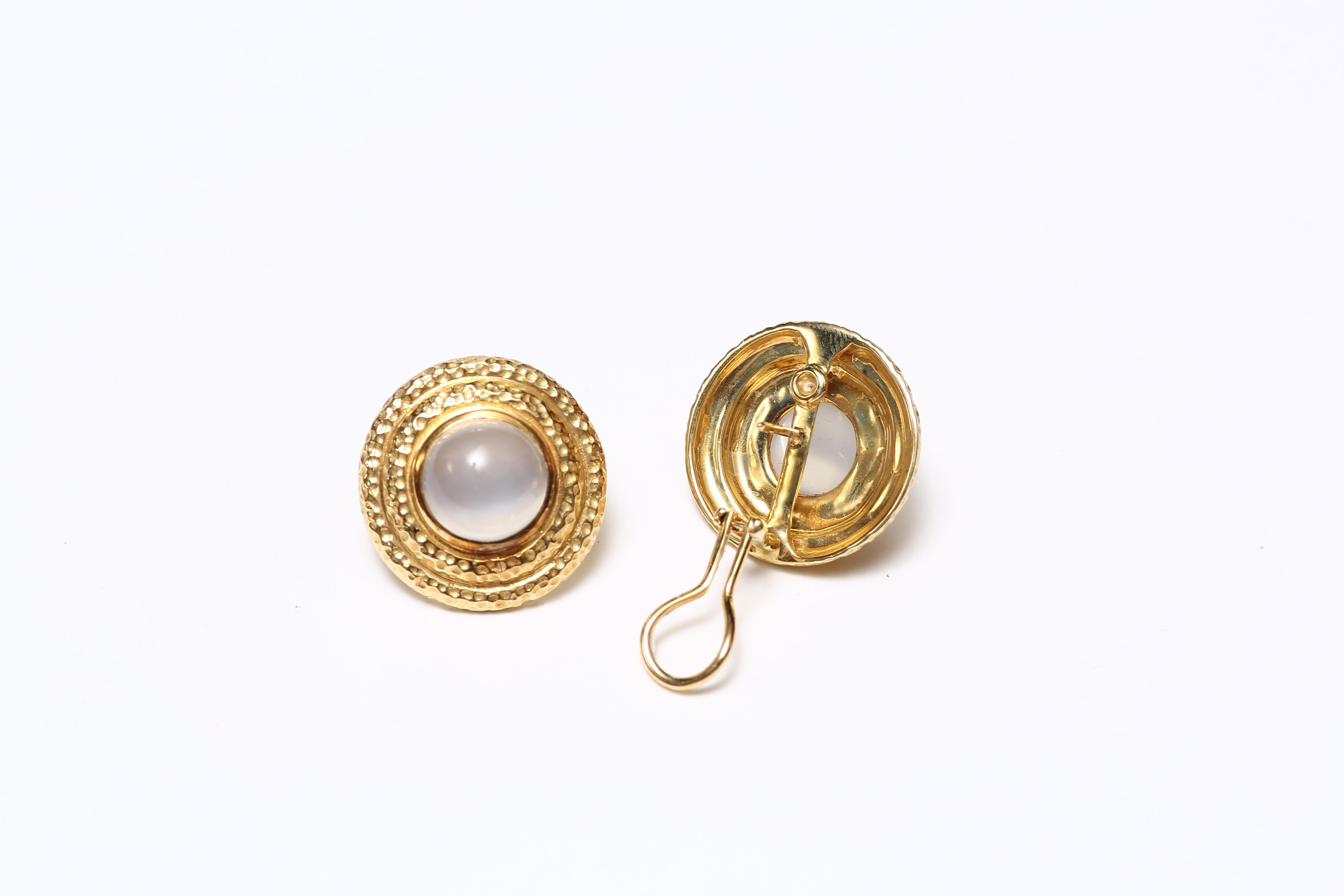 Moonstone Gold Clip-On Earrings In New Condition For Sale In Central, HK