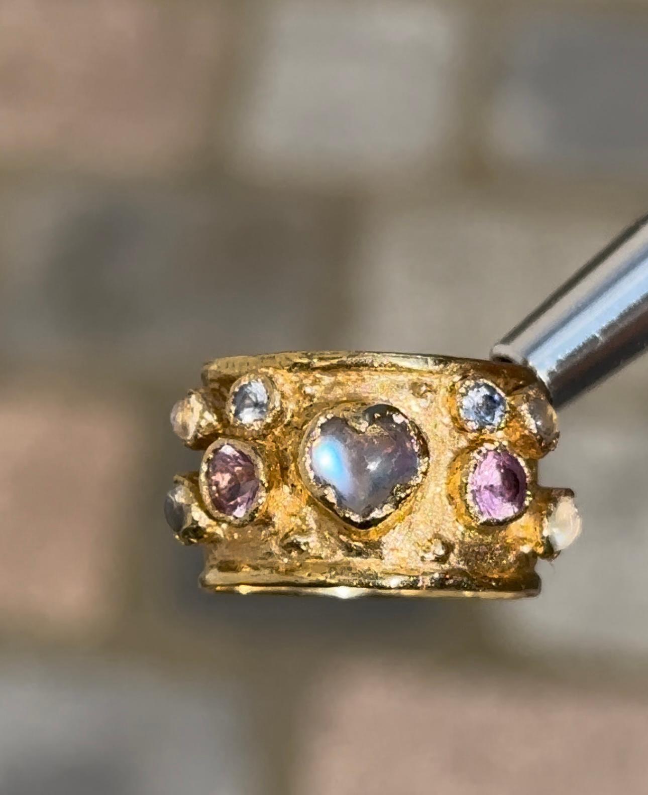 Women's Leto Lama Moonstone Heart Cigar Ring with Sapphires 18 Ct Gold For Sale