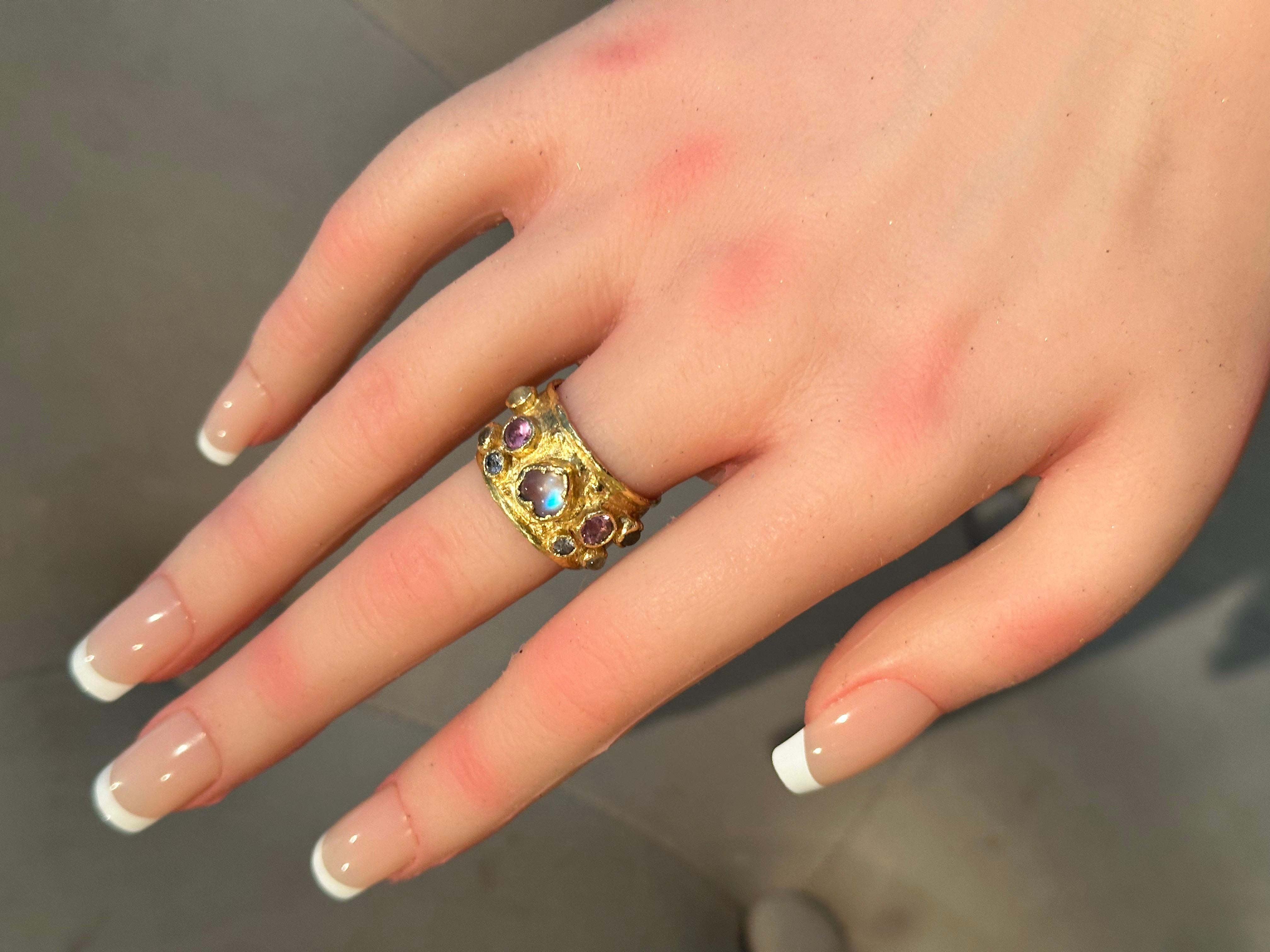 Leto Lama Moonstone Heart Cigar Ring with Sapphires 18 Ct Gold For Sale 2