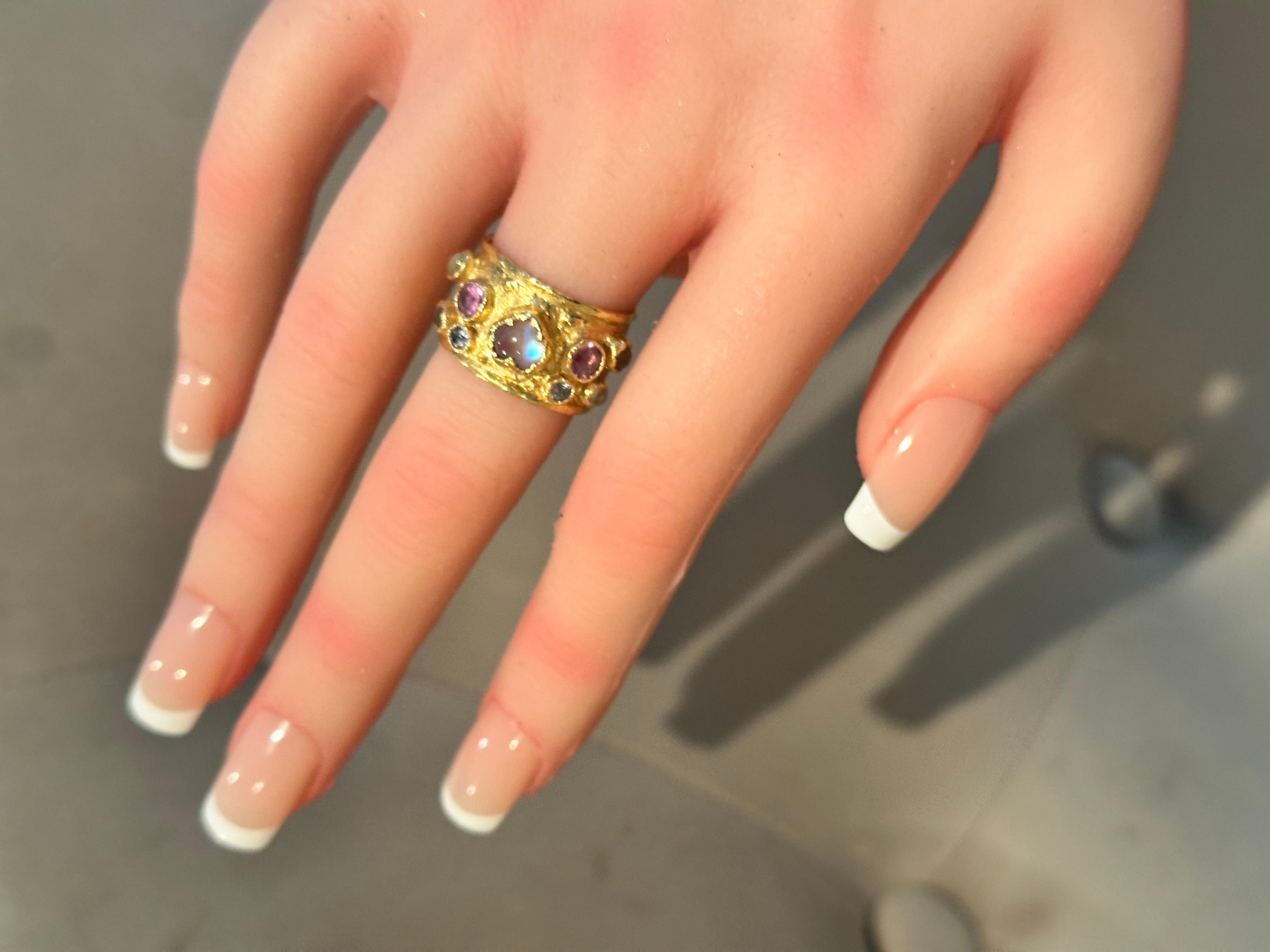 Leto Lama Moonstone Heart Cigar Ring with Sapphires 18 Ct Gold For Sale 3