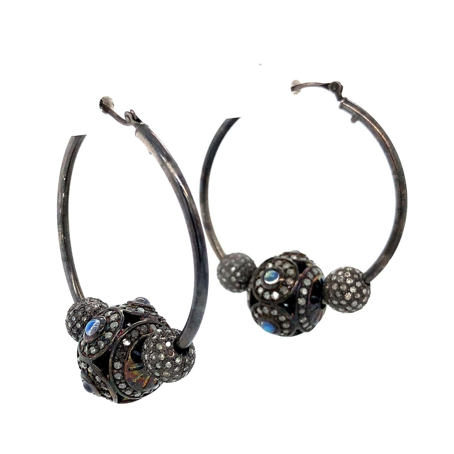 De las mujeres Pendientes de aro de piedra lunar con diamantes engastados en venta