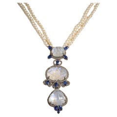 Collana con ciondolo in pietra di luna, kyanite, diamanti e perle
