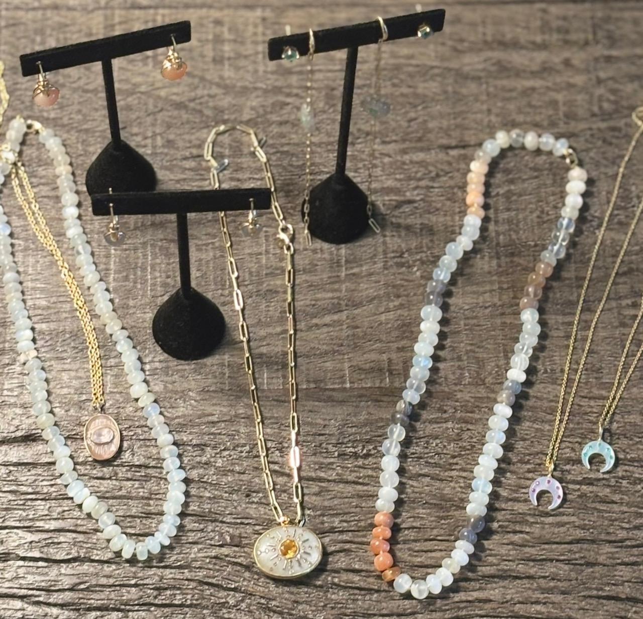COLLAR DE PIEDRA DE LUNA, Piedra de luna multicolor y oro de 14k en venta 4