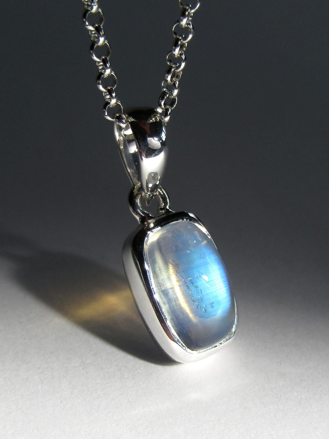Taille mixte Collier de pierres de lune en argent en vente