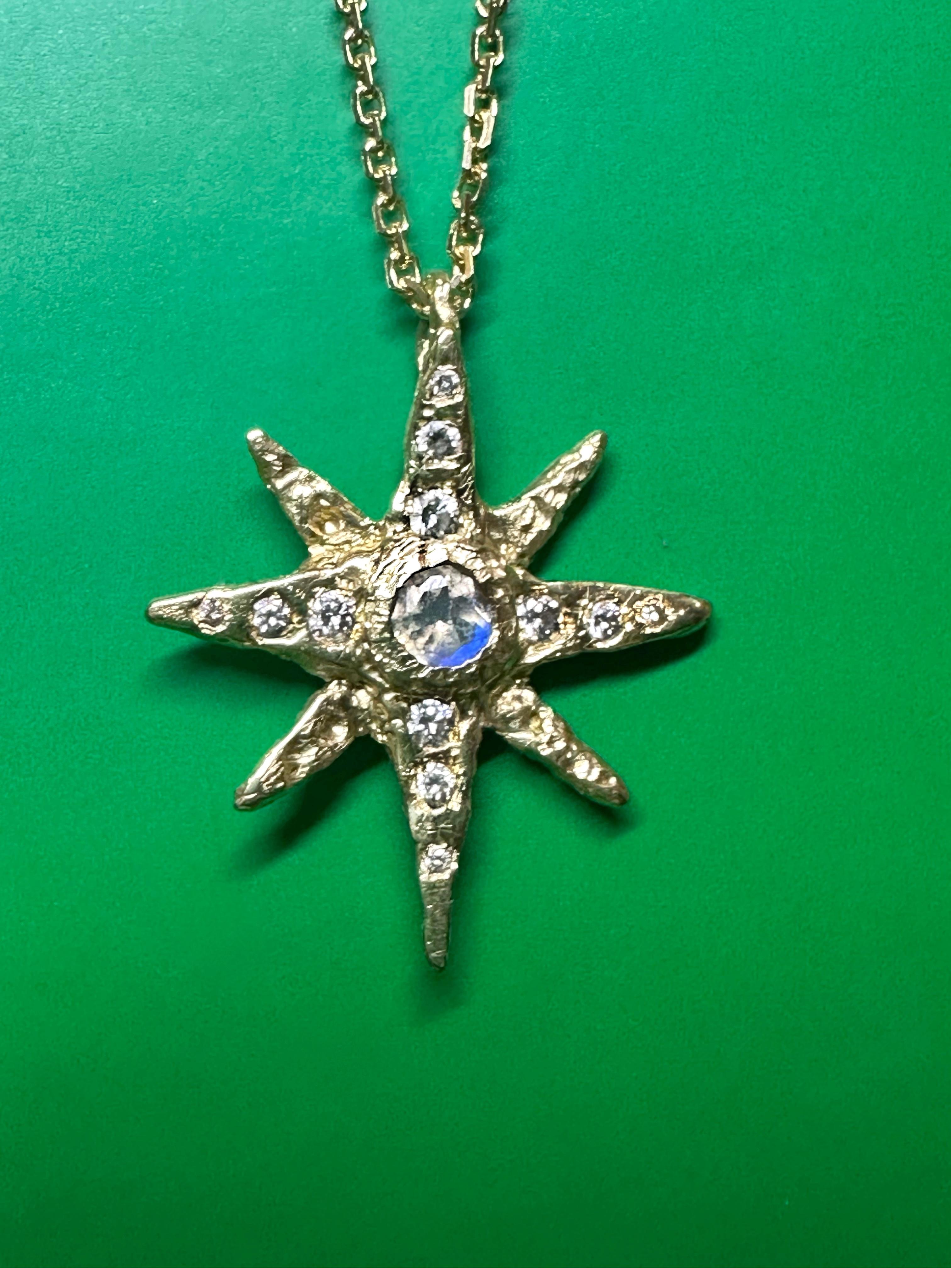 Moonstone North Star Pendant Necklace with Diamonds in 18K Yellow Gold In New Condition For Sale In London, GB