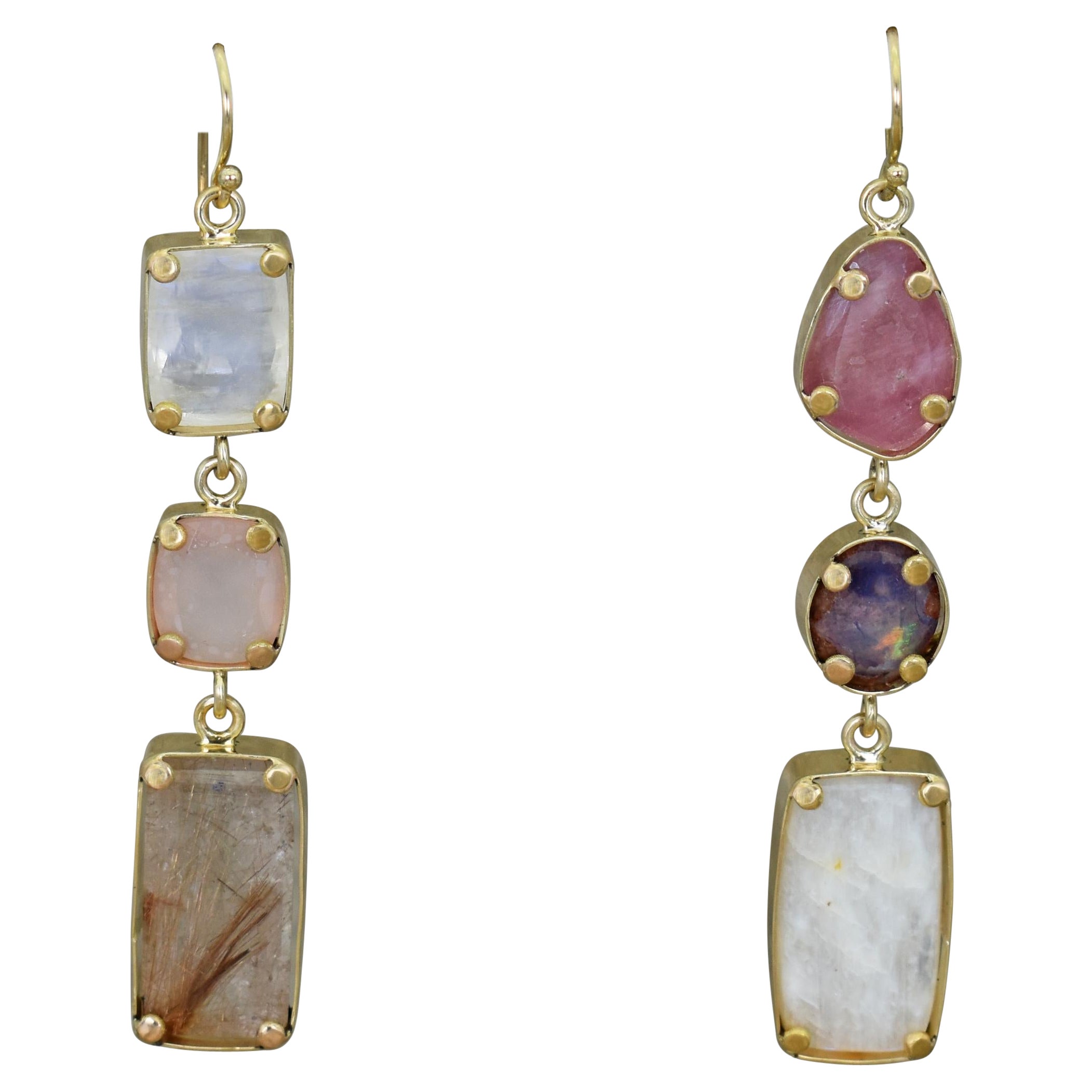 Pendants d'oreilles asymétriques en or 18 carats, opale et tourmaline rose